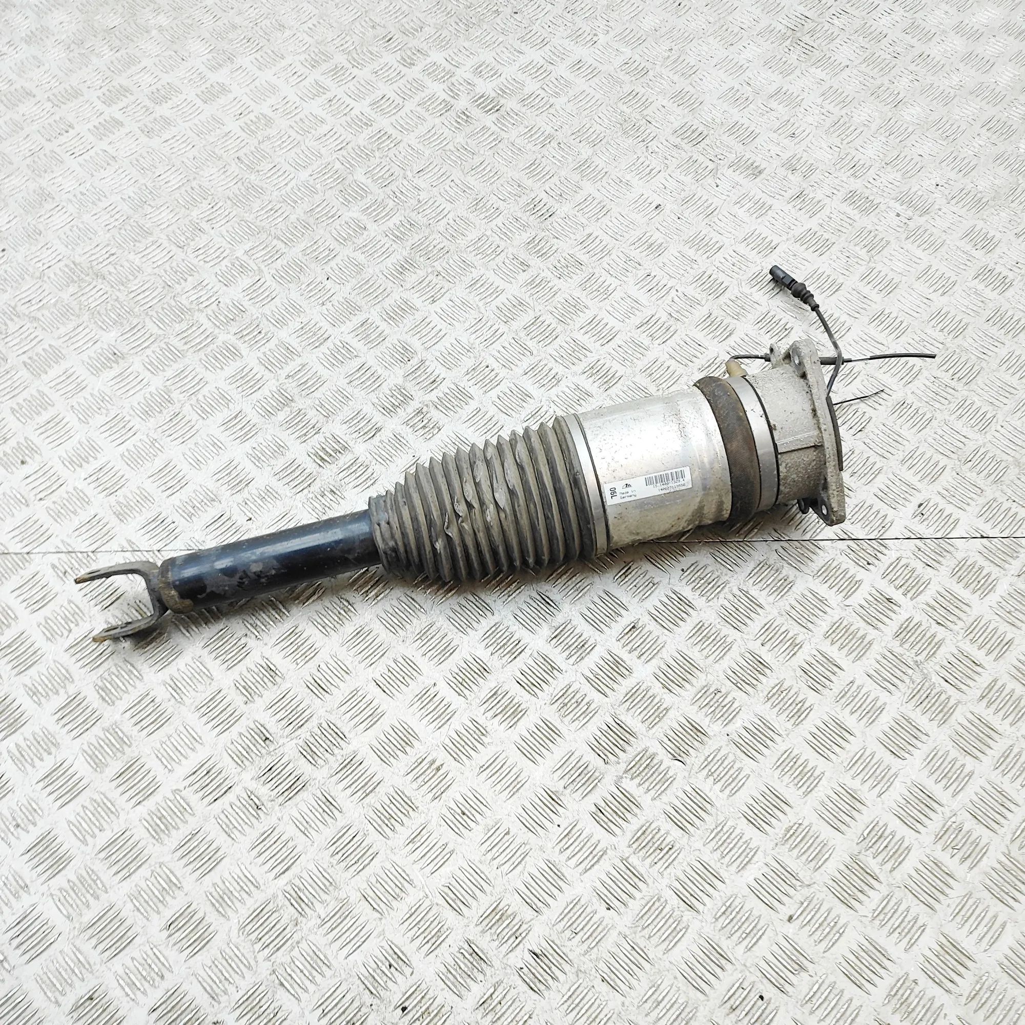 Bentley Continental GT, GTC, Flying Spur Rear Left Air Shock Absorber 3W8616001B Rear Left Air Shock Absorber BENTLEY...