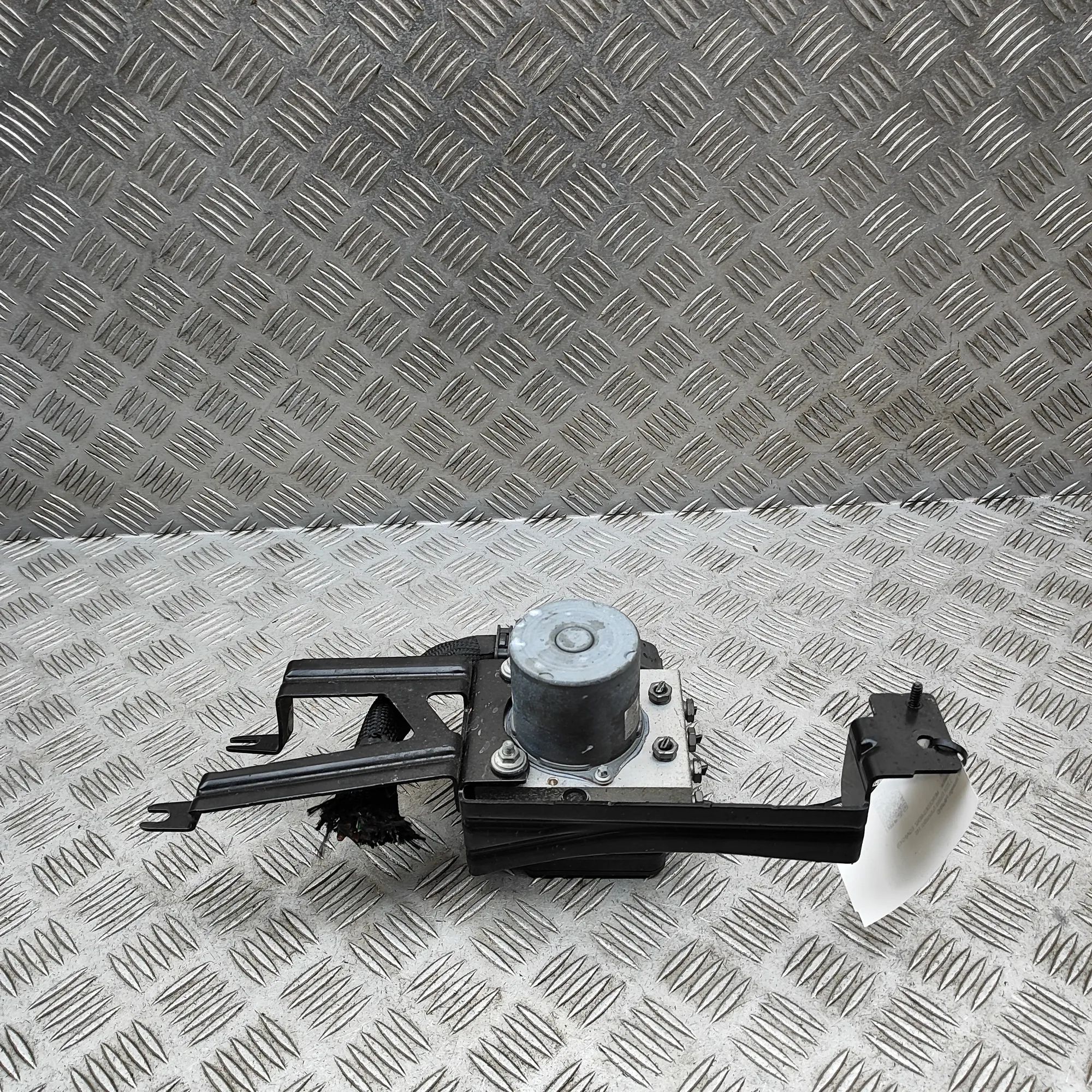 Mercedes-Benz GLA / EQA (H247) ABS hydraulic pump A1779017905, A2439023604, A2439003201 ABS Pump ...
