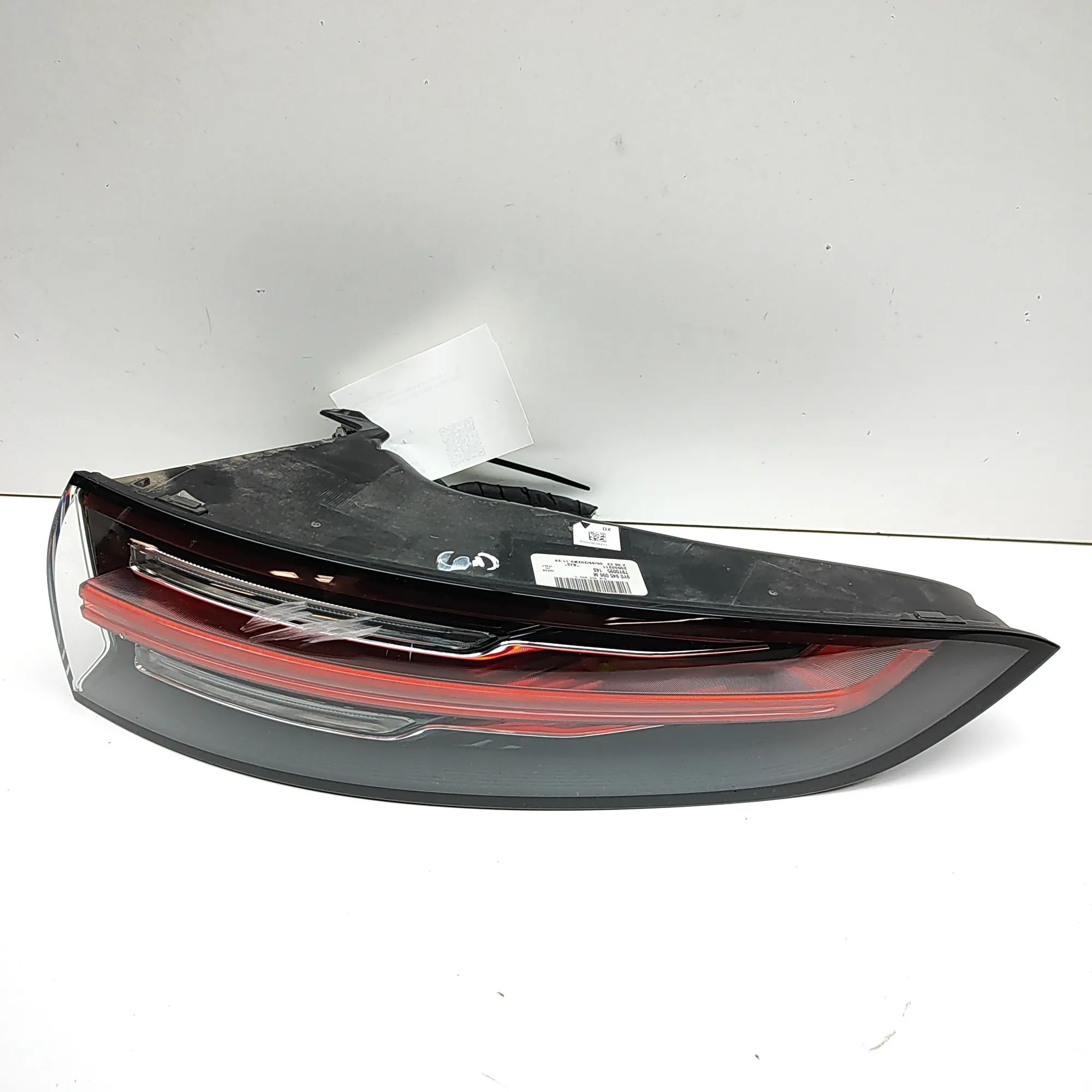 Porsche Cayenne Rear Right Tail Light 9Y0945096M, 9Y0945096M Rear Right Tail Light PO...