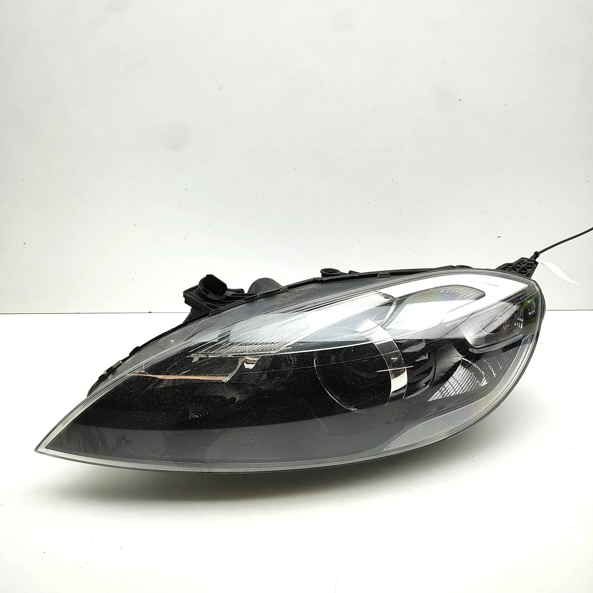 Volvo V40 Front Left Headlight 7226115099, 31420009 Front Left Headlight VOLVO...