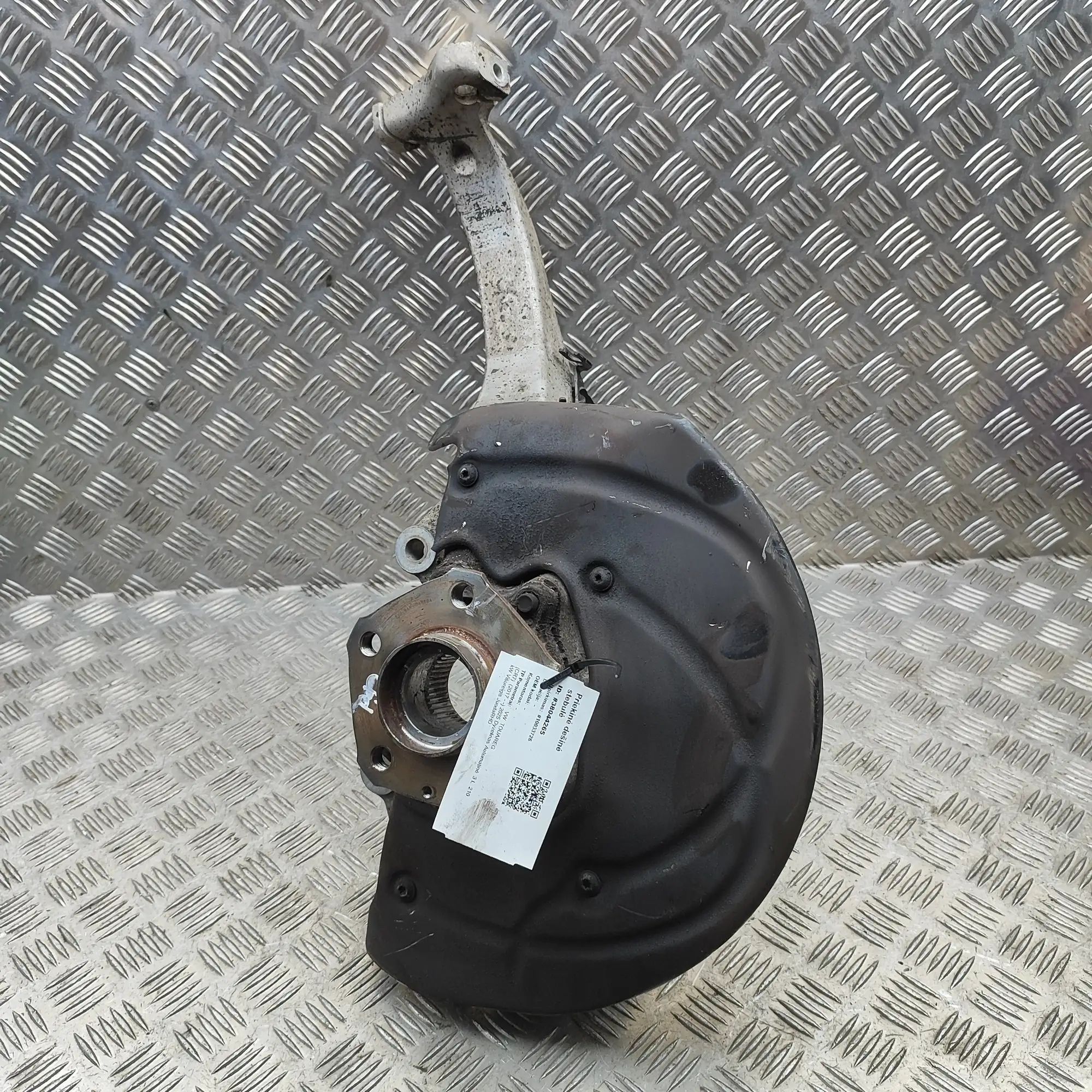 Volkswagen Touareg Front Right Wheel Hub 8W0407613C, 4M0407242AA Front Right Wheel Hub V...