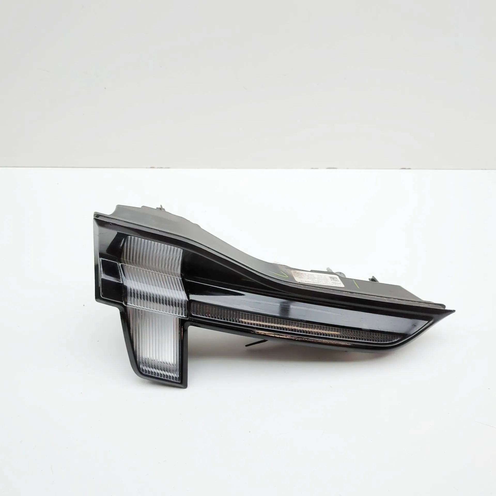 Left Side Tailgate Tail Light Brand/Model: FORD USA MUSTANG
Year: 2024
Engine...