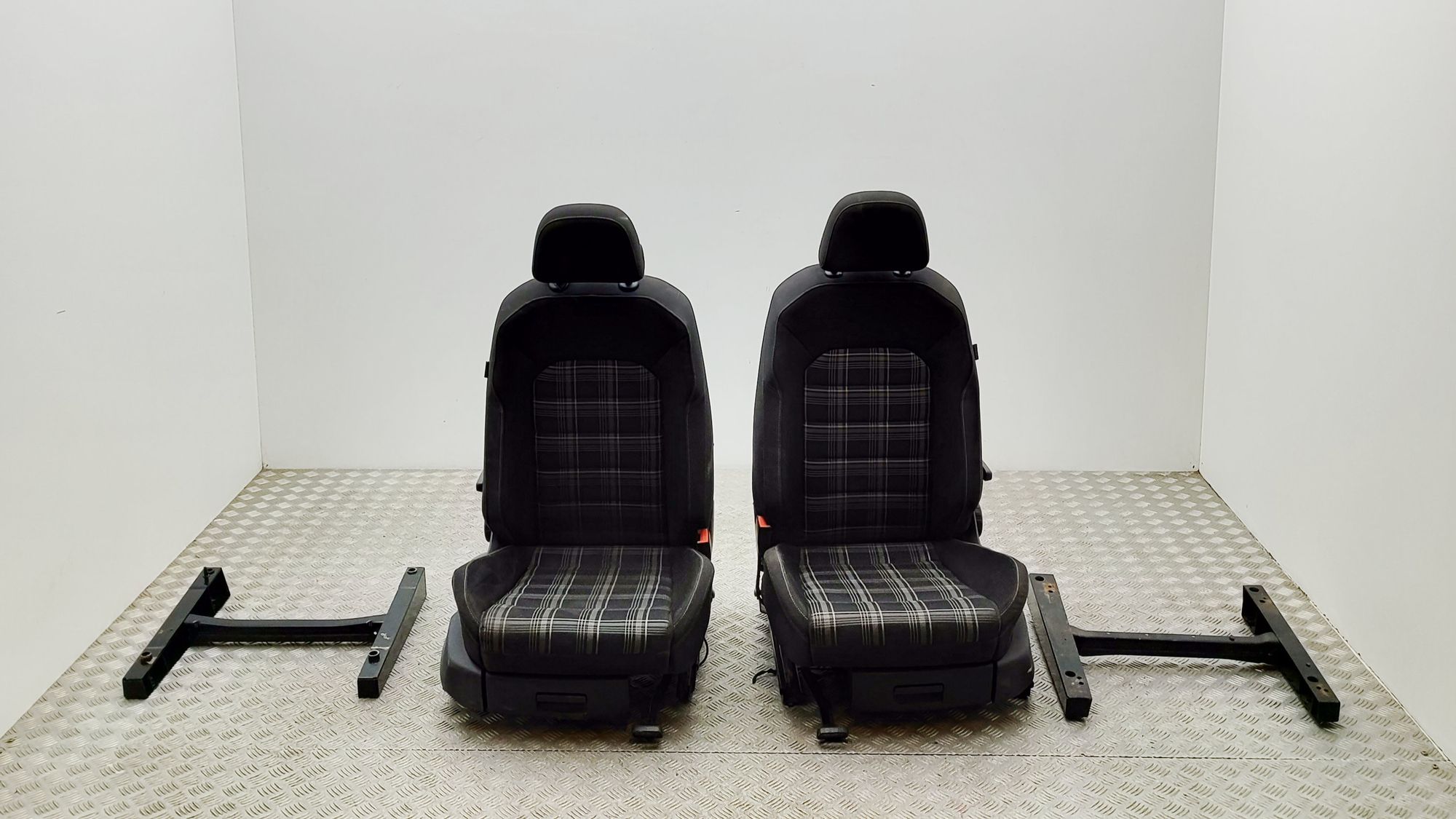 Volkswagen Caddy (2K) Interior Seats W/ Door Cards Kit 2K5881034, 2K0881105G, 2K0881106G, 2K5881033 In...