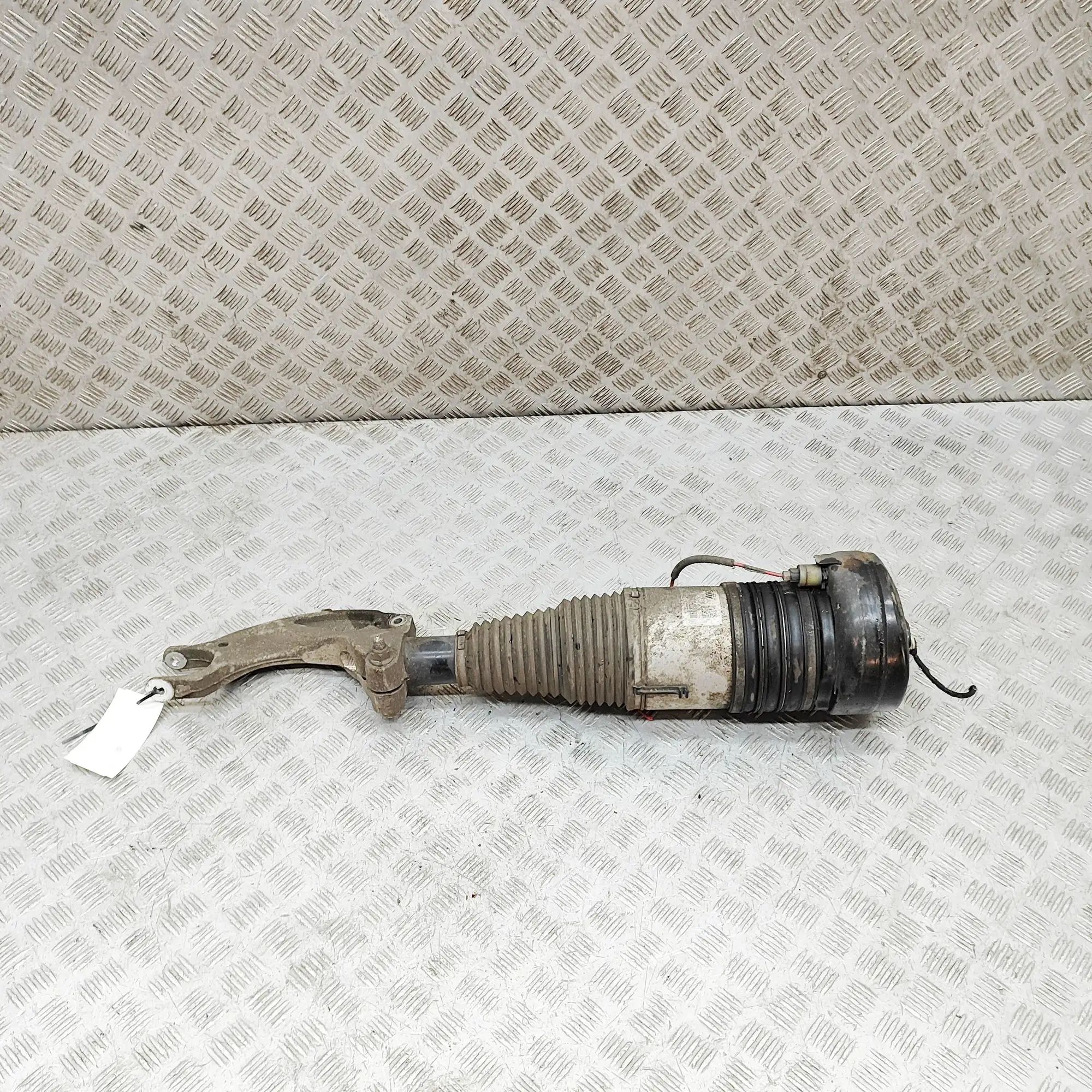 Audi e-tron Front Left Air Shock Absorber 4KE616039E Front Left Air Shock Absorber AUDI E...
