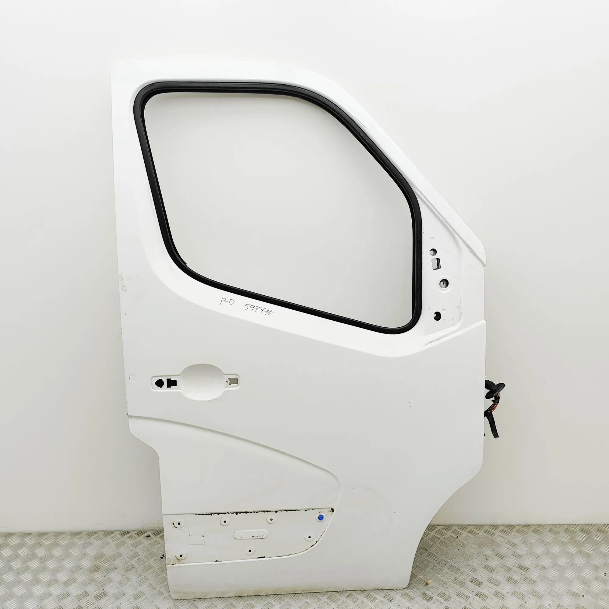 Nissan NV400 / Interstar Front Right Door 80100-00Q1F Front Right Door NISSAN NV400 (Furg...