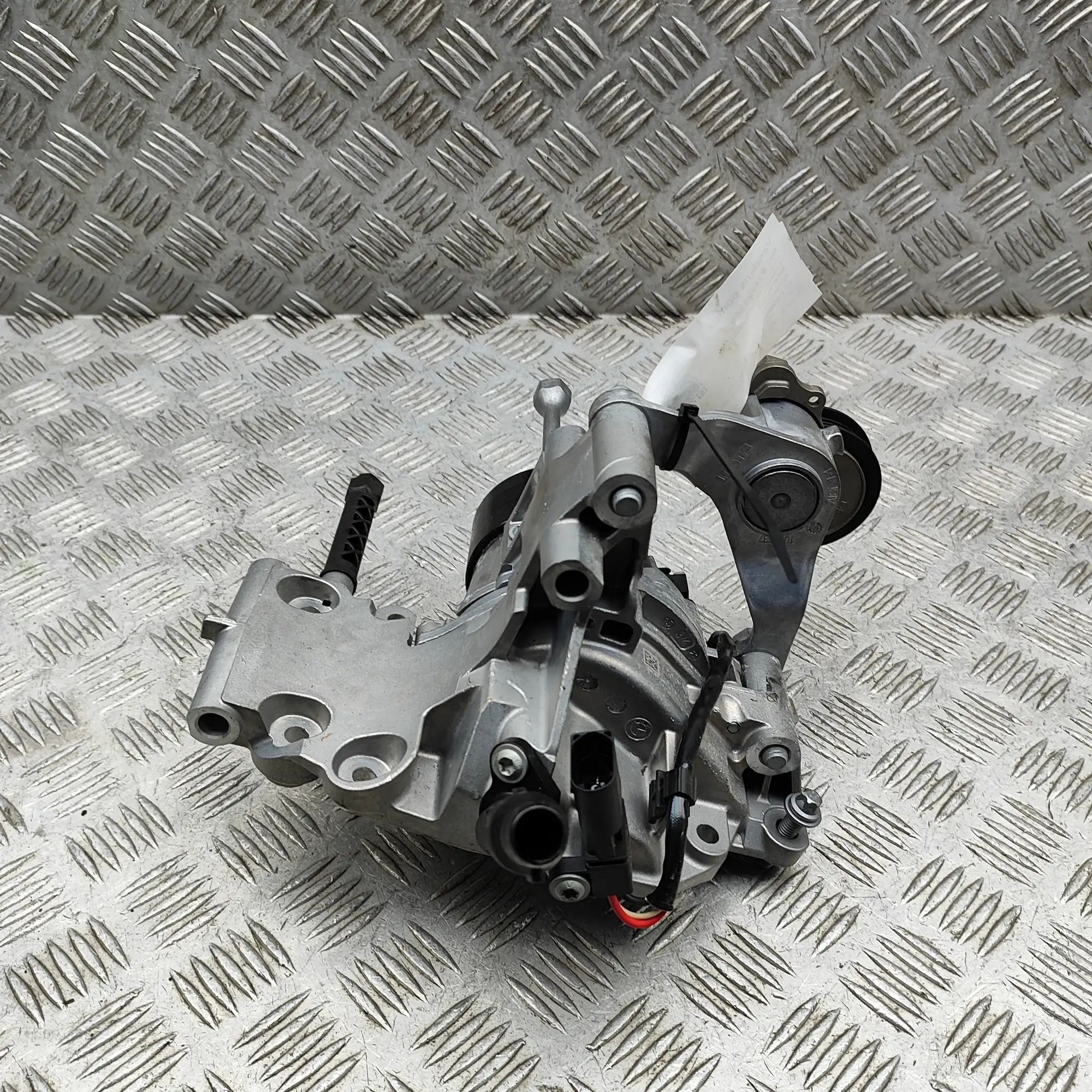 BMW X6 (G06) water pump 9886720 Water Pump BMW X6G06 (2019-...)

Part c...