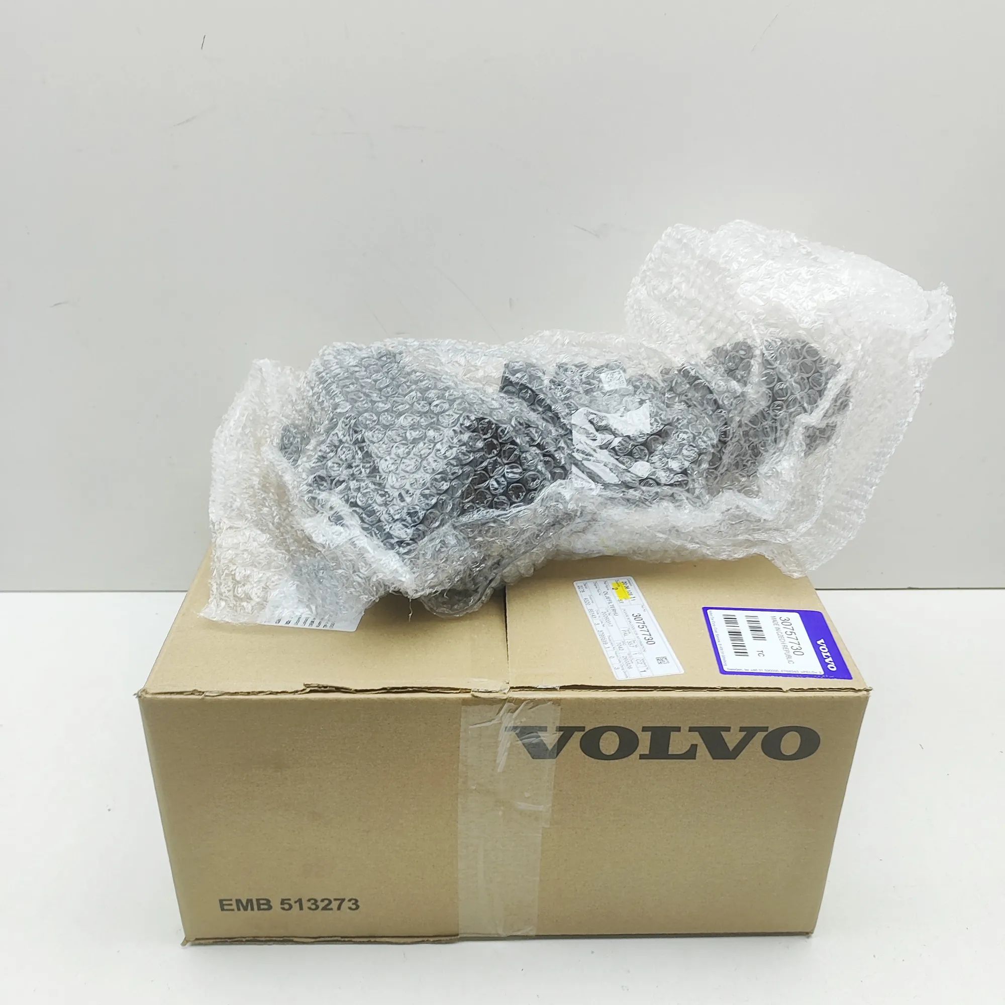 Volvo XC60 Oil Filter Housing 30757730 Oil Filter Housing VOLVO XC60 (2008-20...