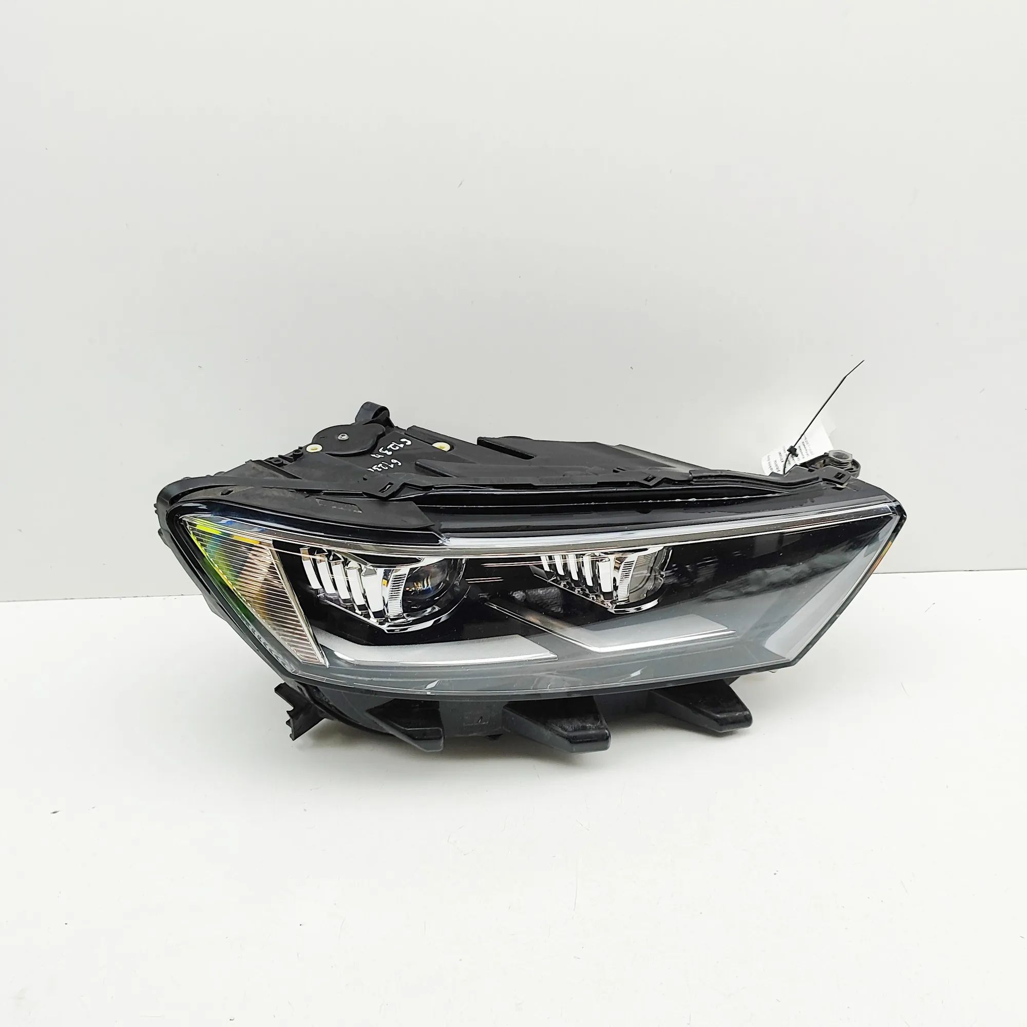 Volkswagen T-Roc Front Right Headlight 2GA941774A Front Right Headlight VW T-ROC (A11)...