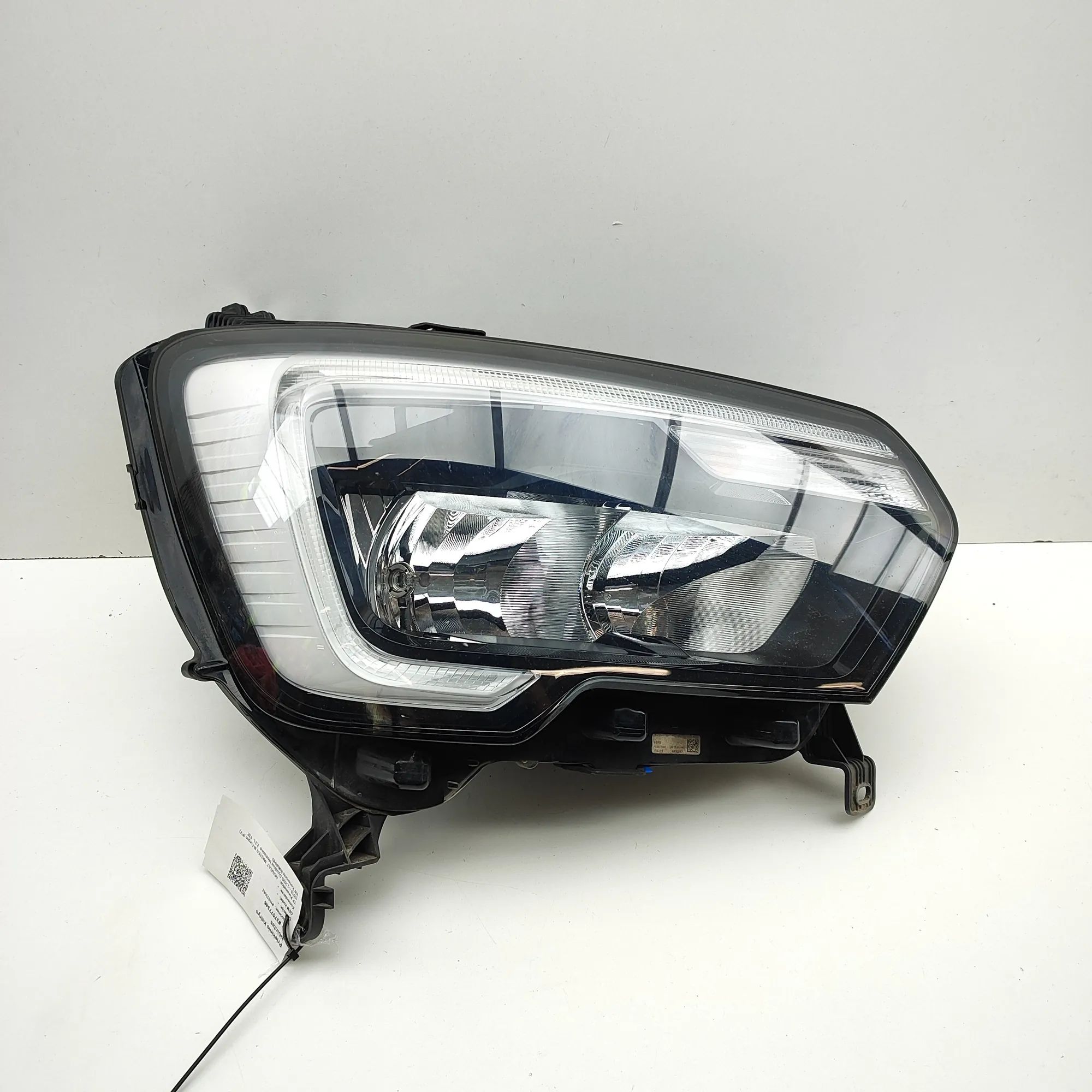 Renault Master Front Right Headlight 260107625R Front Right Headlight RENAULT MASTER...