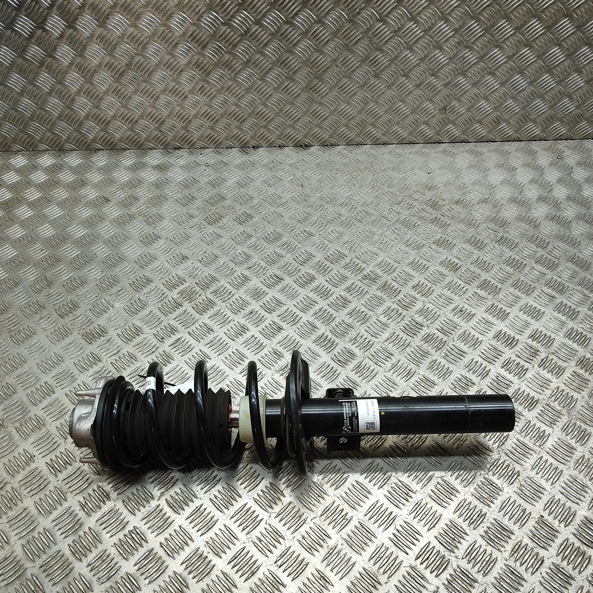 BMW X4 (G02) Front Right Shock Absorber
