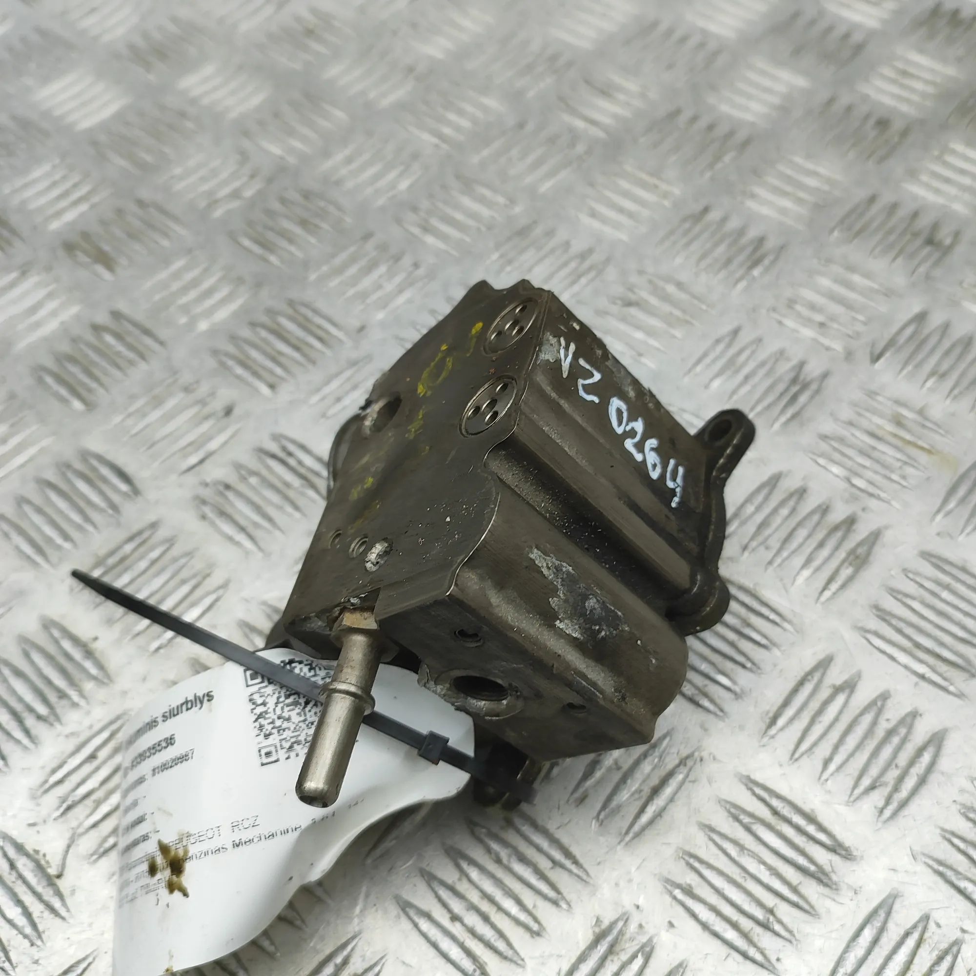 Peugeot RCZ High Pressure Fuel Pump 1671940680, 8441905 High Pressure Fuel Pump PEU...