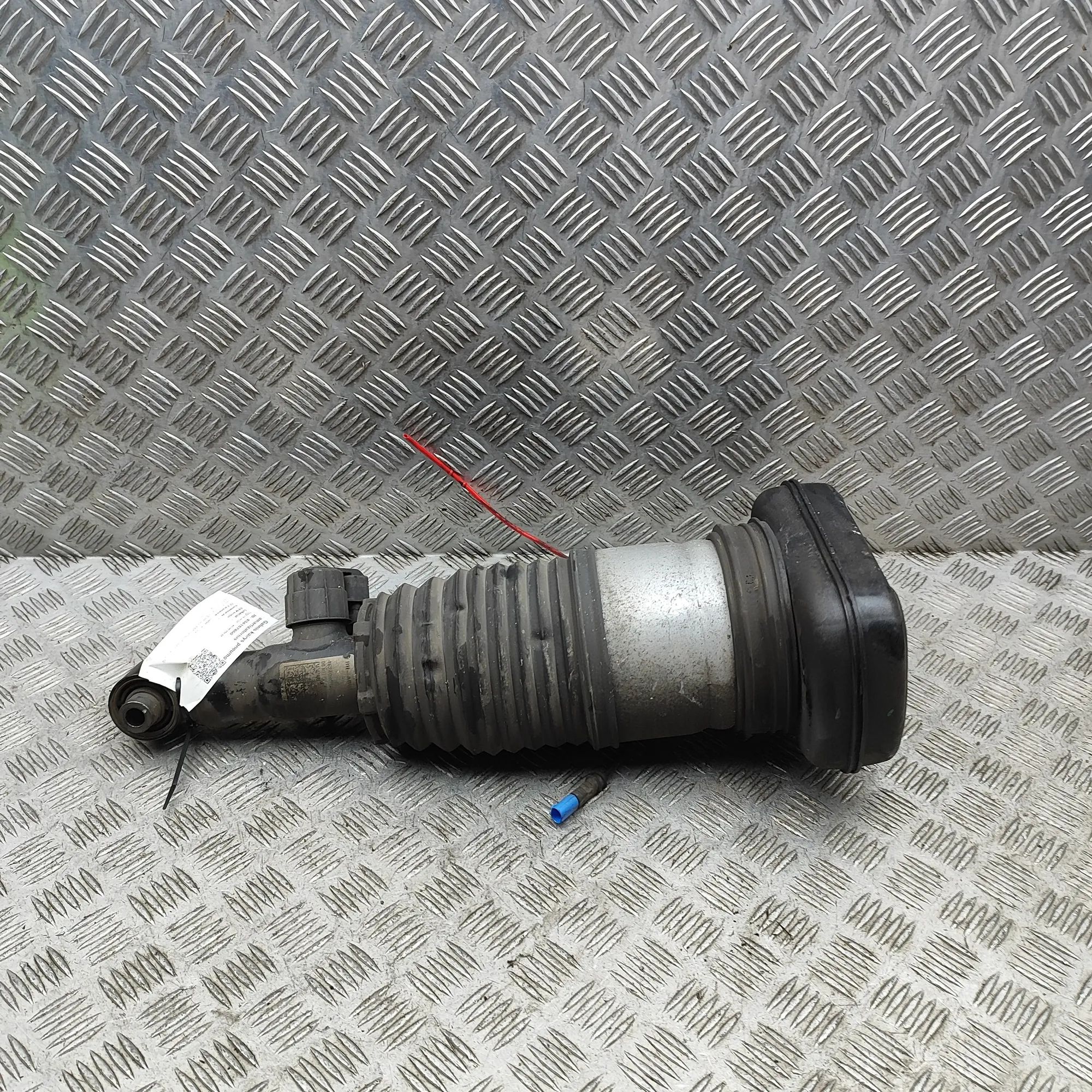 BMW X5 (G05) Rear Left Air Shock Absorber 78315615, 462400019936, G07H38N, 6869037 Rear L...