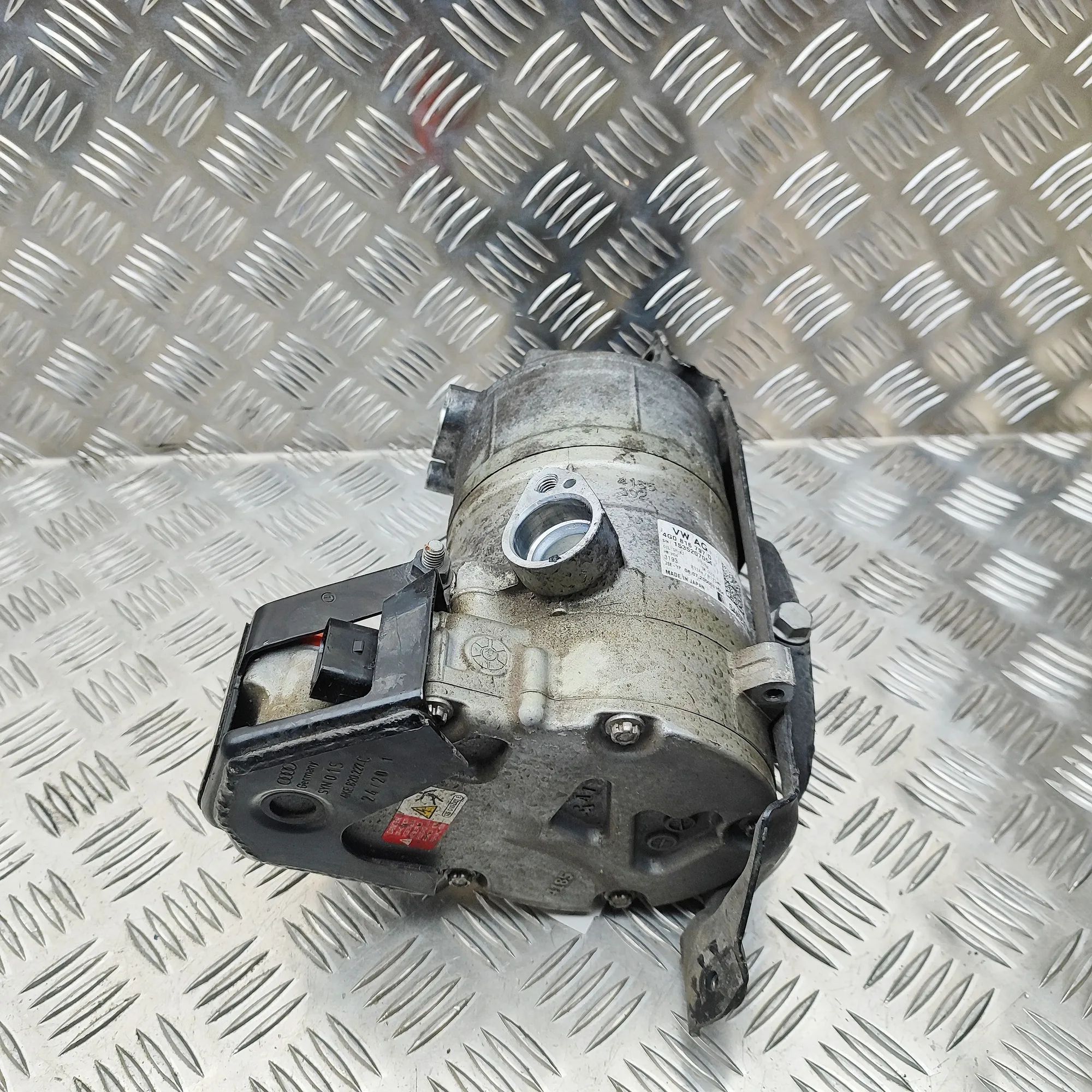 Audi e-tron Air Condition A/C Pump 4KE260087M, 4G0816797D Air Condition A/C Pump A...