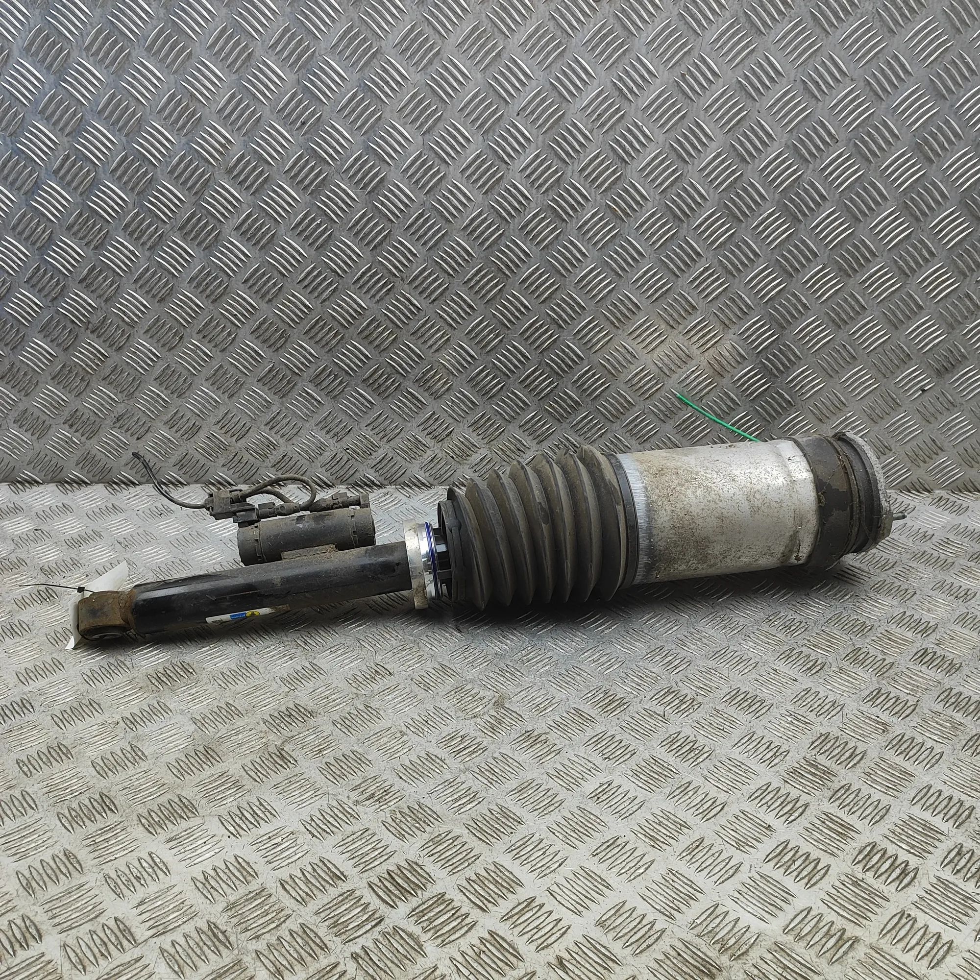 Tesla Model X Rear Right Air Shock Absorber 1027067-00-C Rear Right Air Shock Absorber TESL...