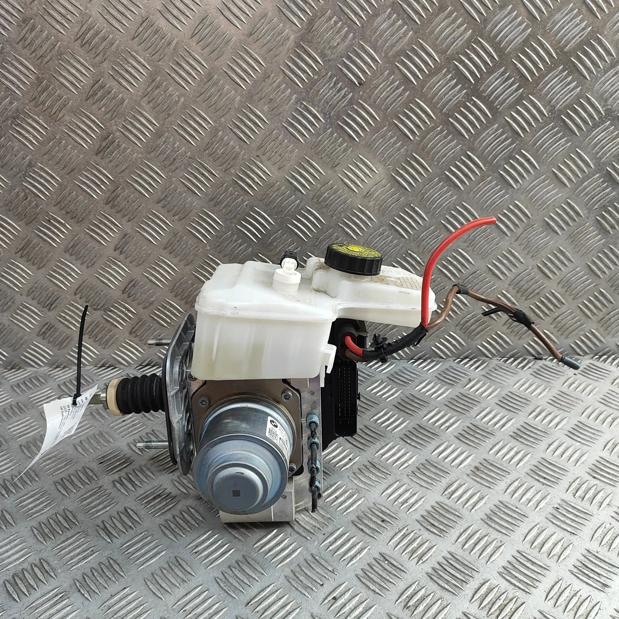 BMW 8 (G15) Brake Servo Booster