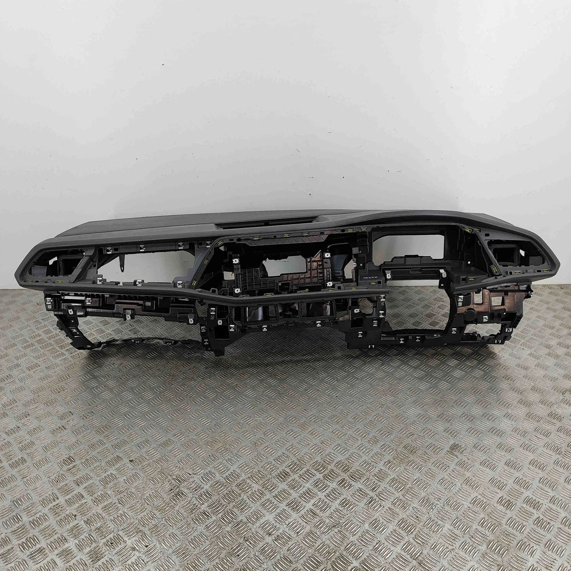 Volkswagen Multivan (T7) Dashboard 7T2857003F Dashboard VW MULTIVAN (T7 STM, STN) ...
