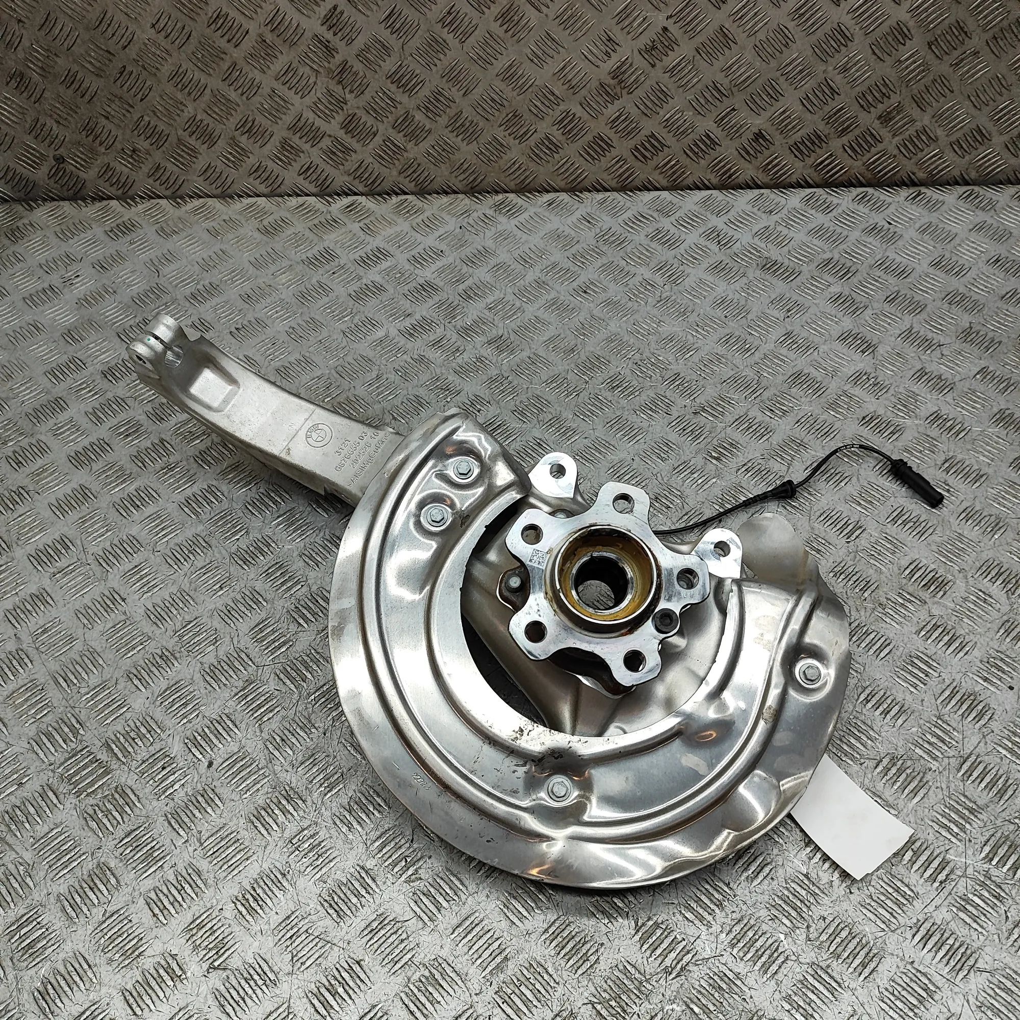 BMW X6 (G06) Front Left Wheel Hub 6876655 Front Left Wheel Hub BMW X6G06 (2019-.....
