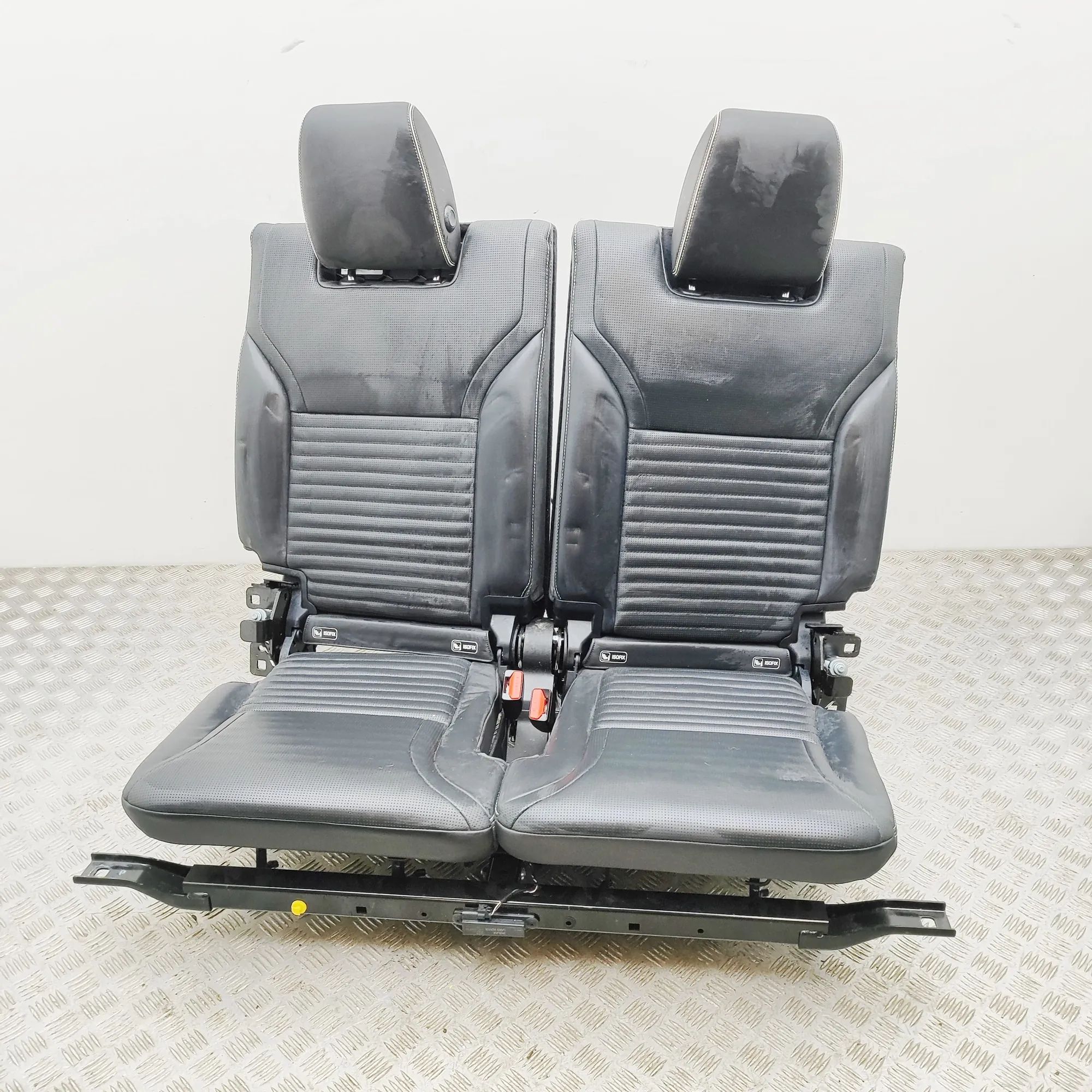 Land Rover Discovery Rear seat