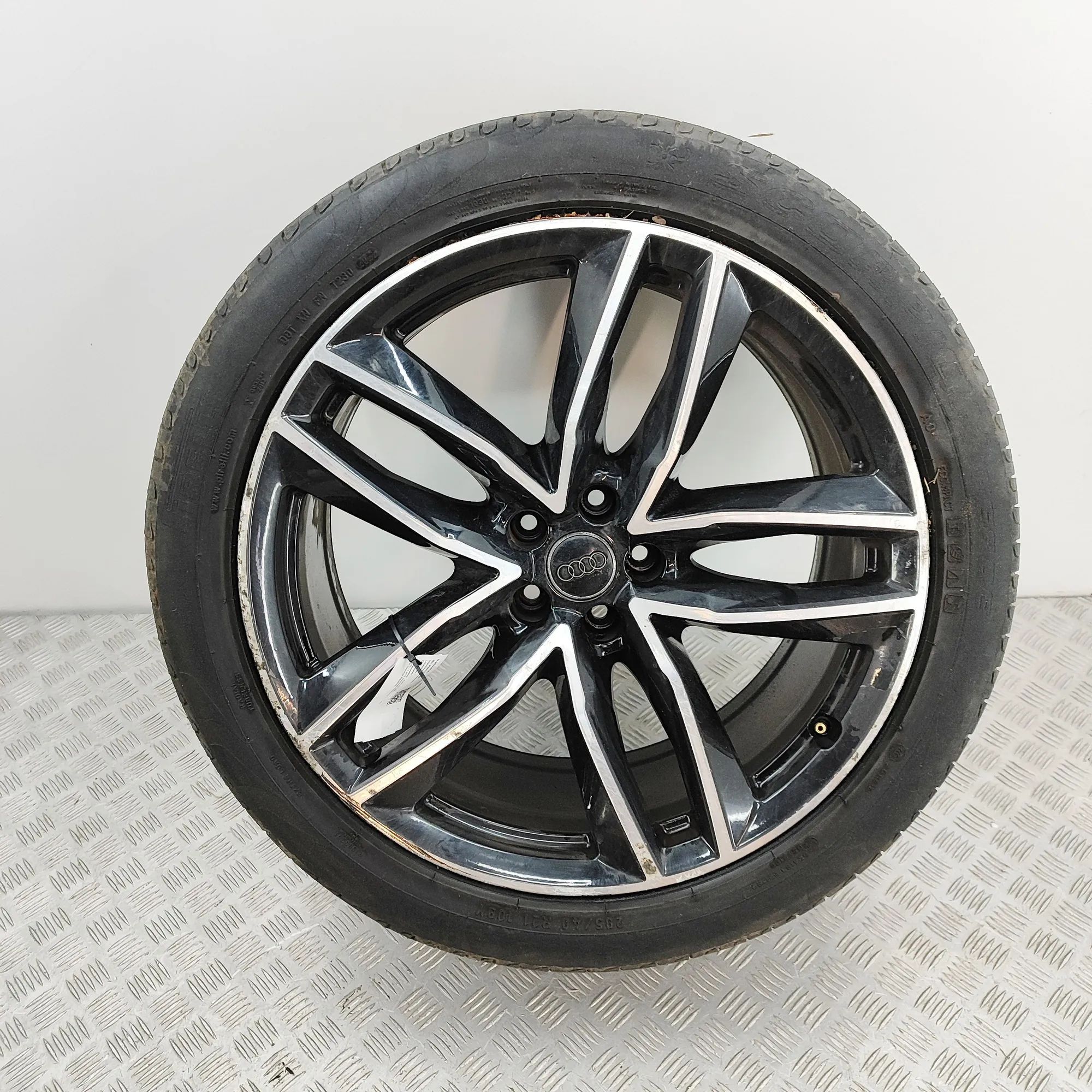 Audi Q7 (4M) Alloy Wheel 4M0601025T Alloy Wheel AUDI Q7 (4M) (2015-...)
...
