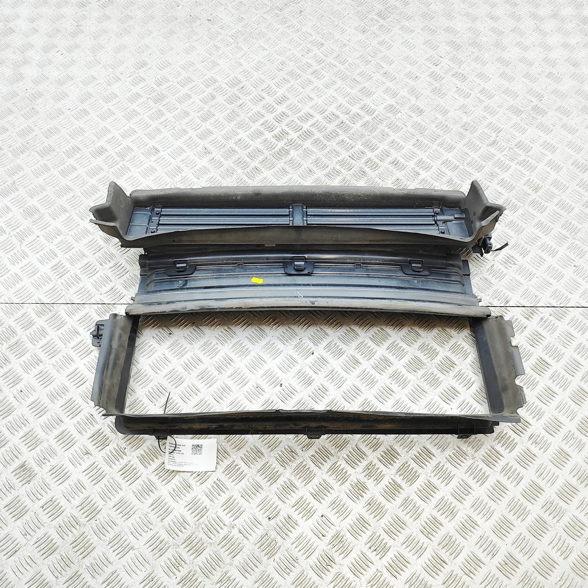 Volvo XC60 Radiator Air Intake Channel 31425367 Radiator Air Intake Channel VOLVO XC60...