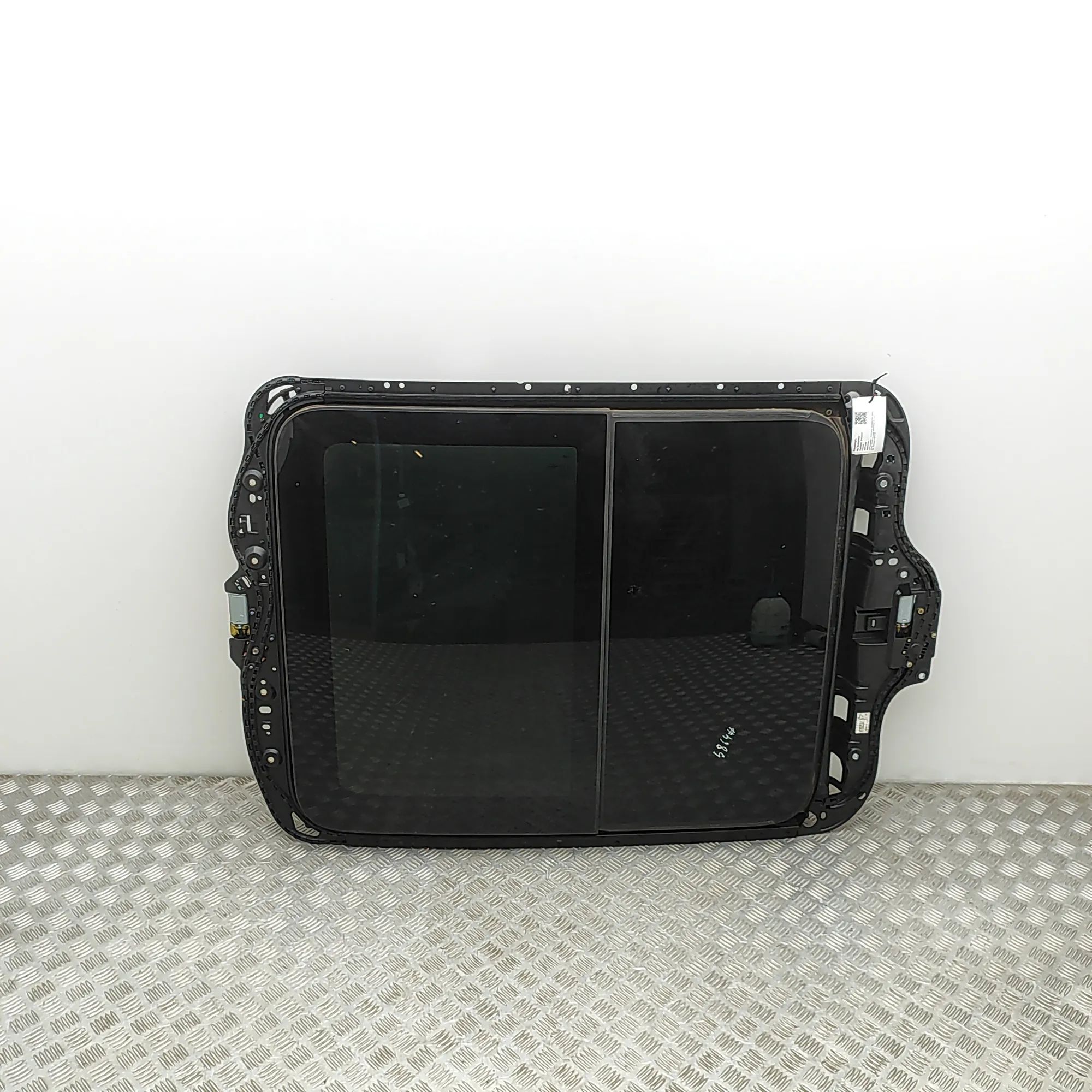 Maserati Levante Sunroof 06701406820, 670140682 Sunroof MASERATI LEVANTE...