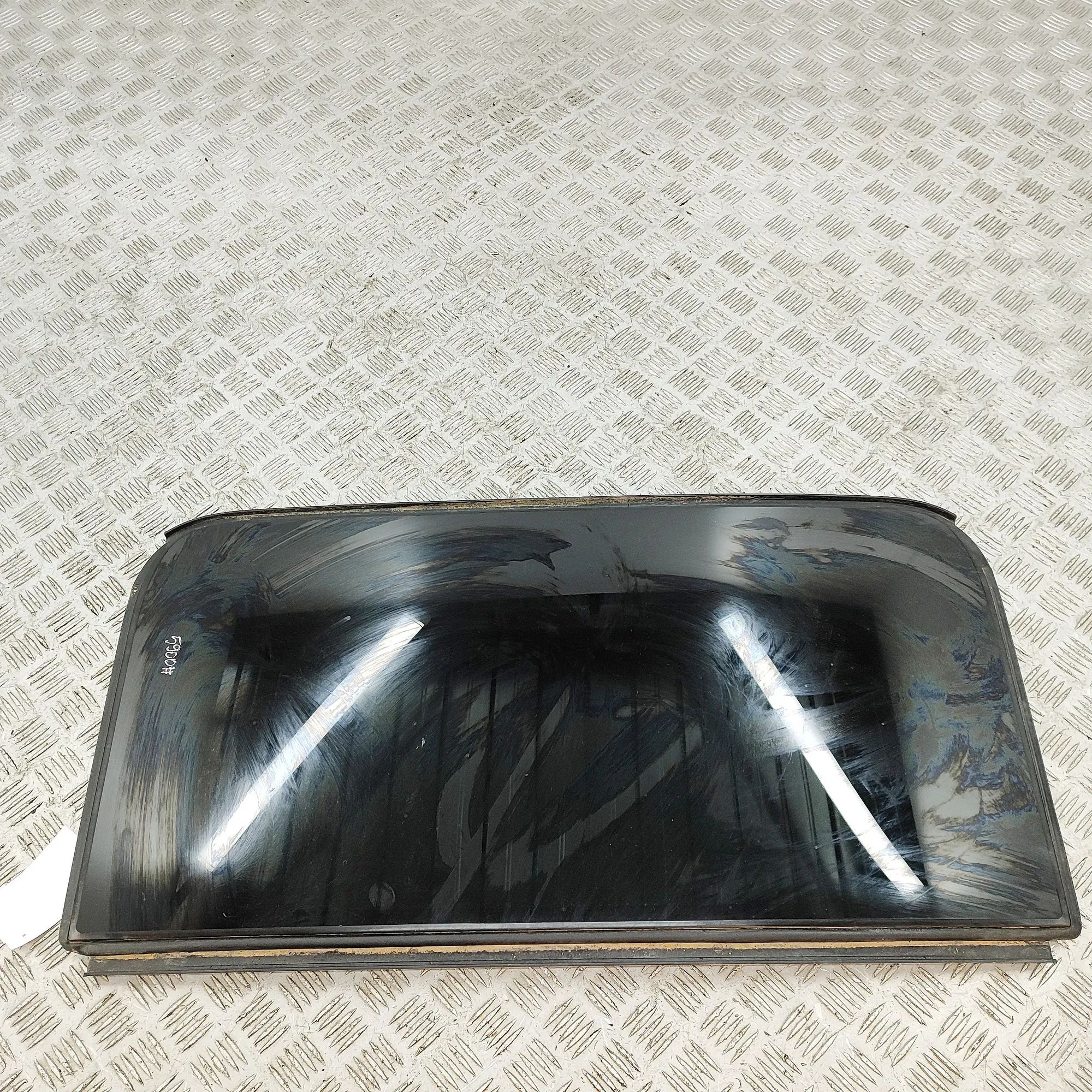 Audi Q8 Kattoluukku 4M8877056 Sunroof AUDI Q8 (4MN) (2018-...)

Par...