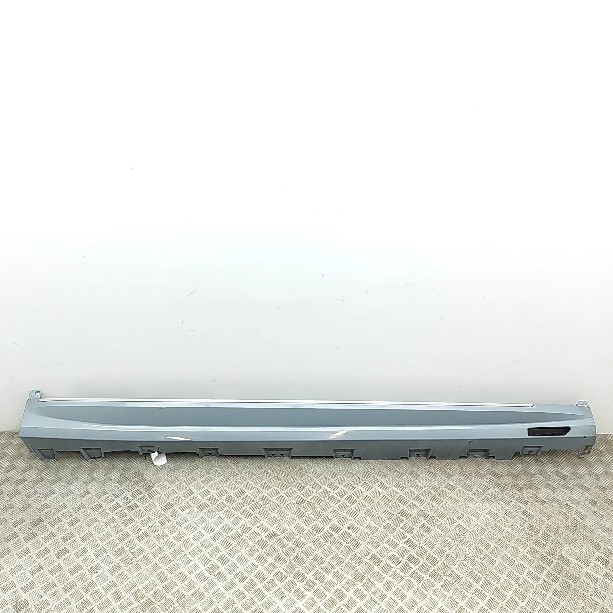 BMW X7 (G07) Right Side Plastic Sideskirt Cover 7441108 Right Side Plastic Sideskirt Cover BMW ...