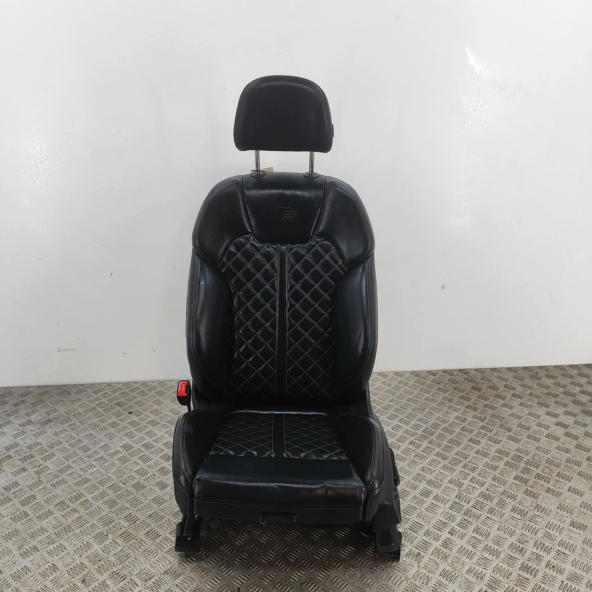 Audi Q5 (FY) Front Left Seat 3QF959247A, 80A881105D Front Left Seat AUDI Q5 ...