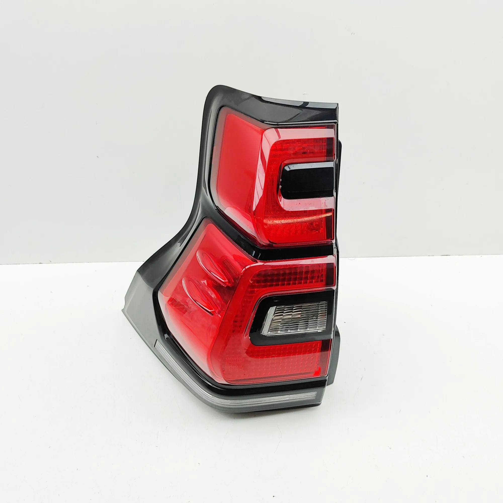 Toyota Land Cruiser 150 Rear Left Tail Light 81561-60C30 Rear Left Tail Light TOYOTA LAND CR...