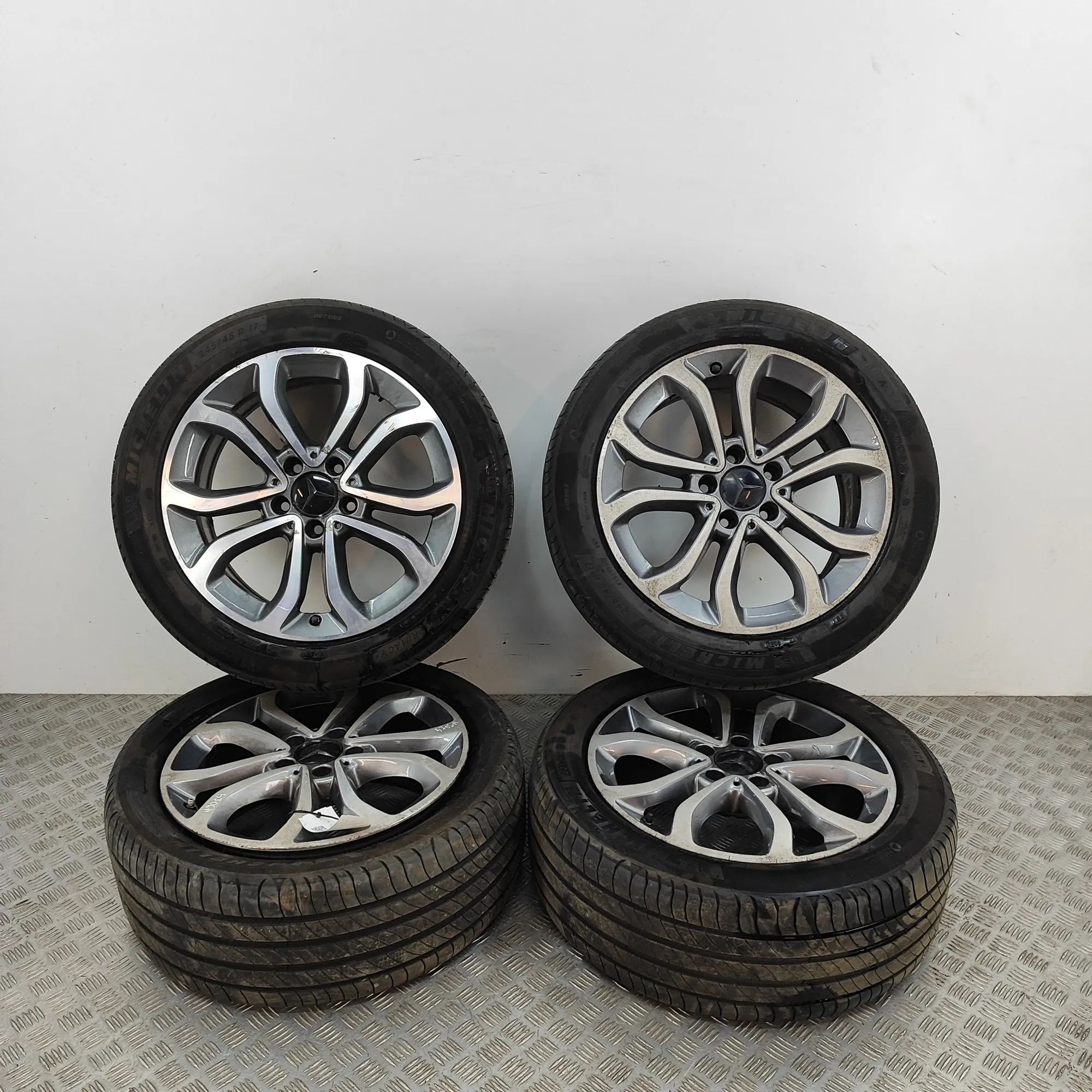 Mercedes-Benz A (W176) Alloy Wheel Set A2054013900, A2054010200 Alloy Wheel Set MERCED...