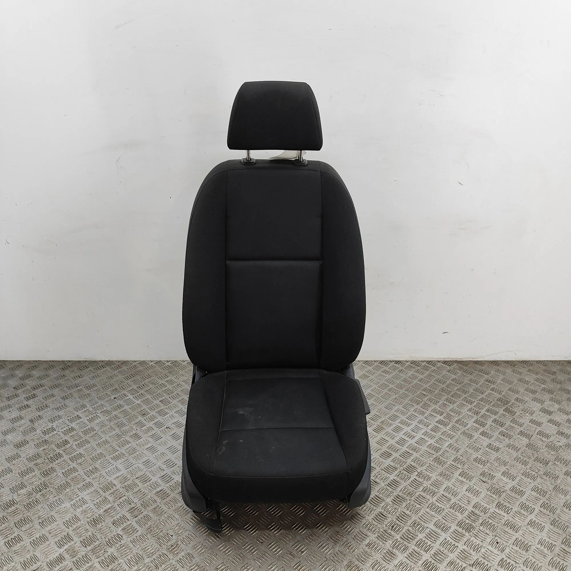 Mercedes-Benz Sprinter (W907 / W910)  Front Left Seat A0009108205 Front Left Seat MERCEDES-BENZ SPRIN...