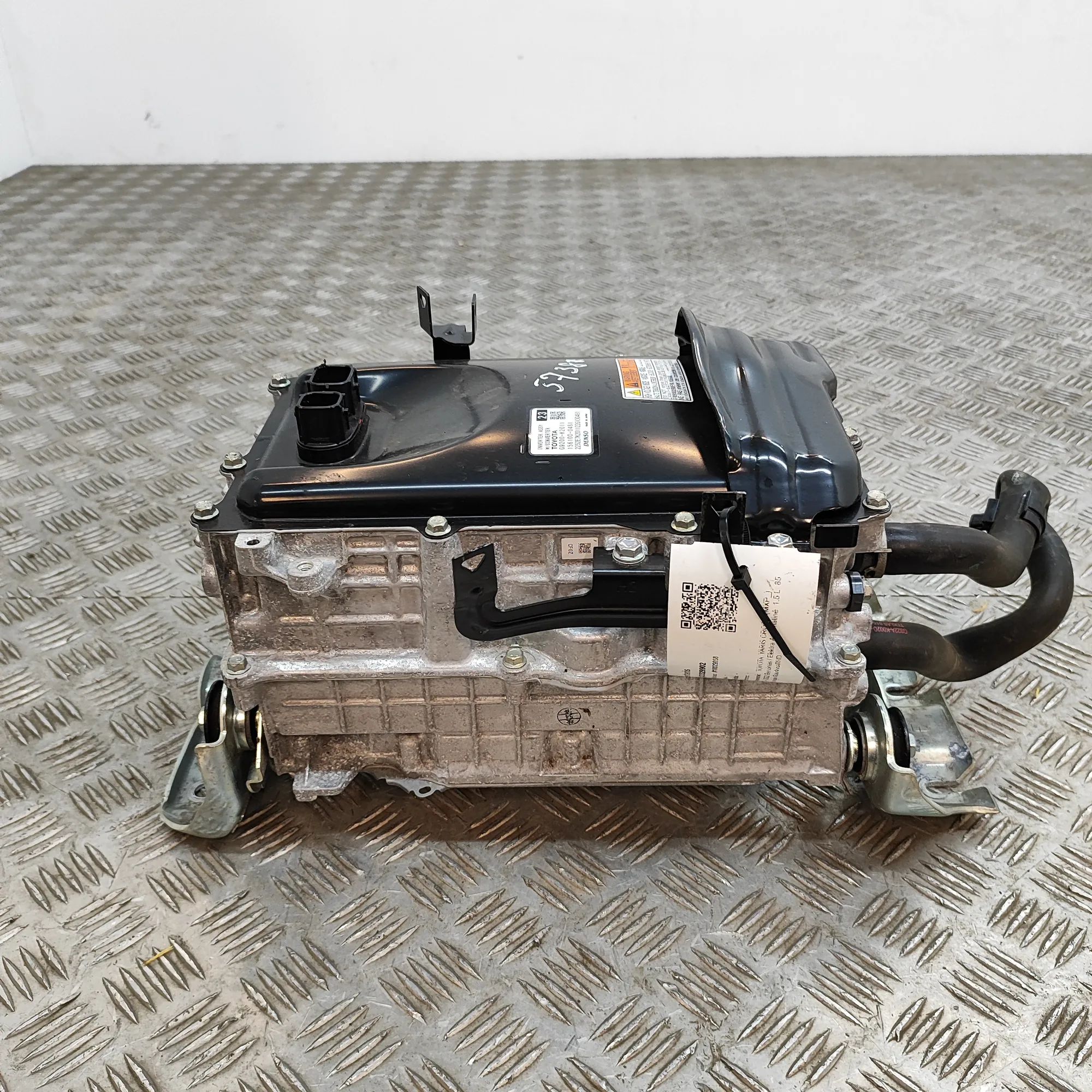 Toyota Yaris Voolukonverter 12v-230v 156100-0481, G9200-K2011 Inverter TOYOTA YARIS ...
