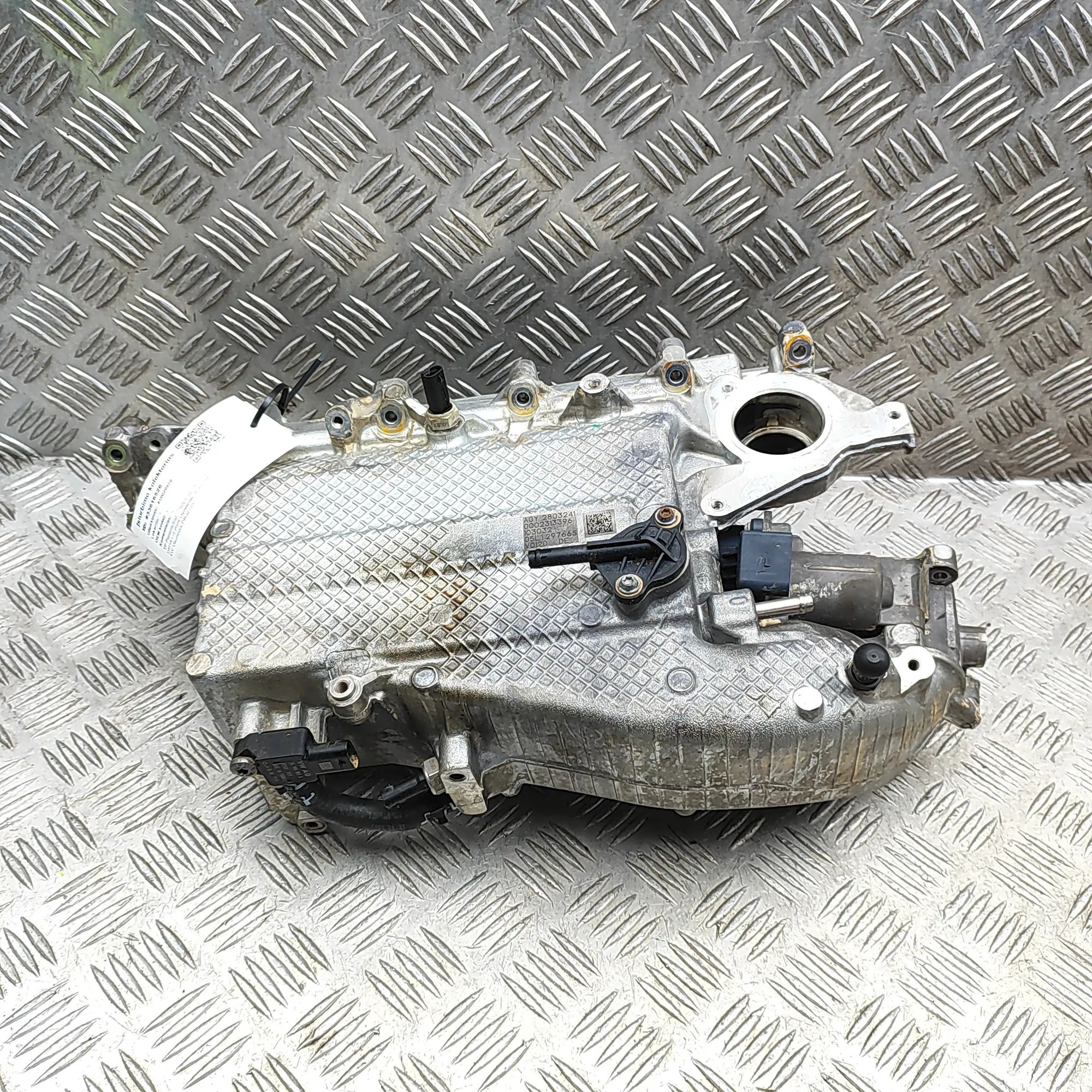 Audi Q3 (F3) sisselaskekollektor 05L128063E, 8471286, 828399882, 05L129766S Inta...