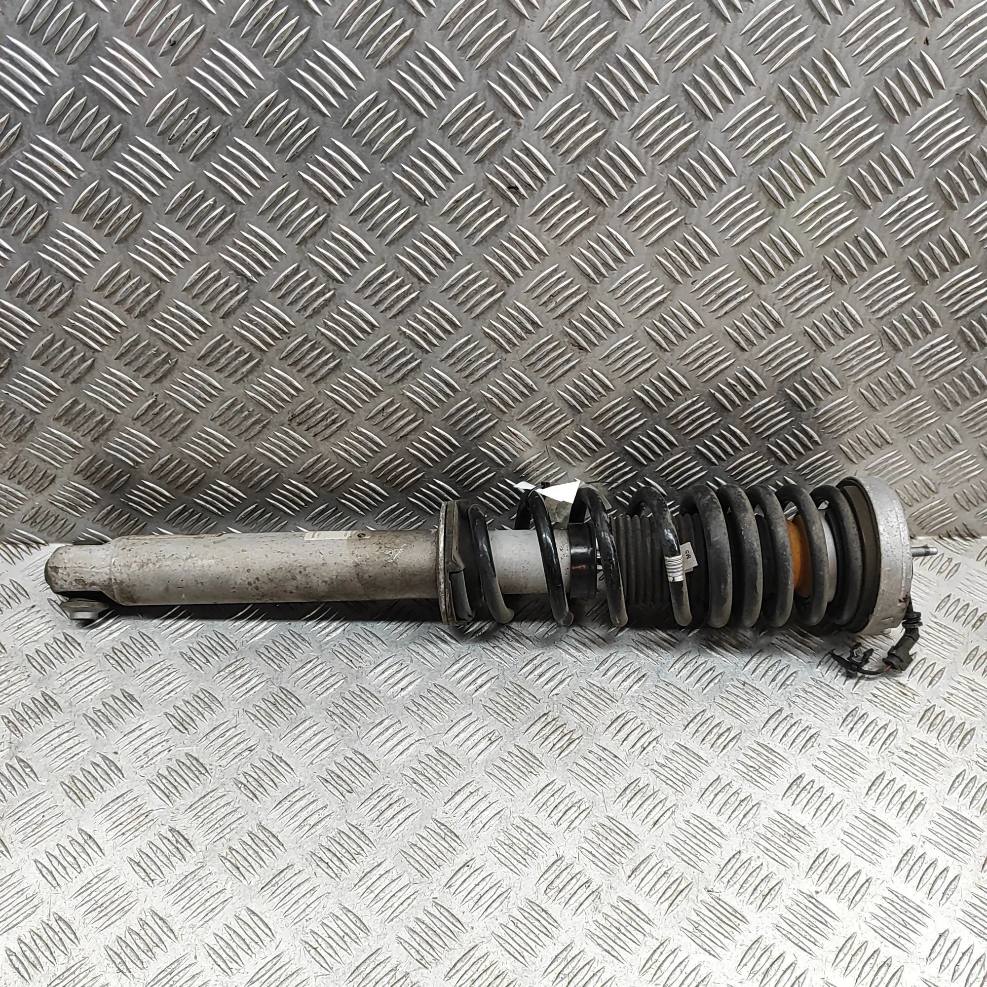 BMW 8 (G15) Rear Right Shock Absorber 7856904 Rear Right Shock Absorber BMW 8 SERIES ...