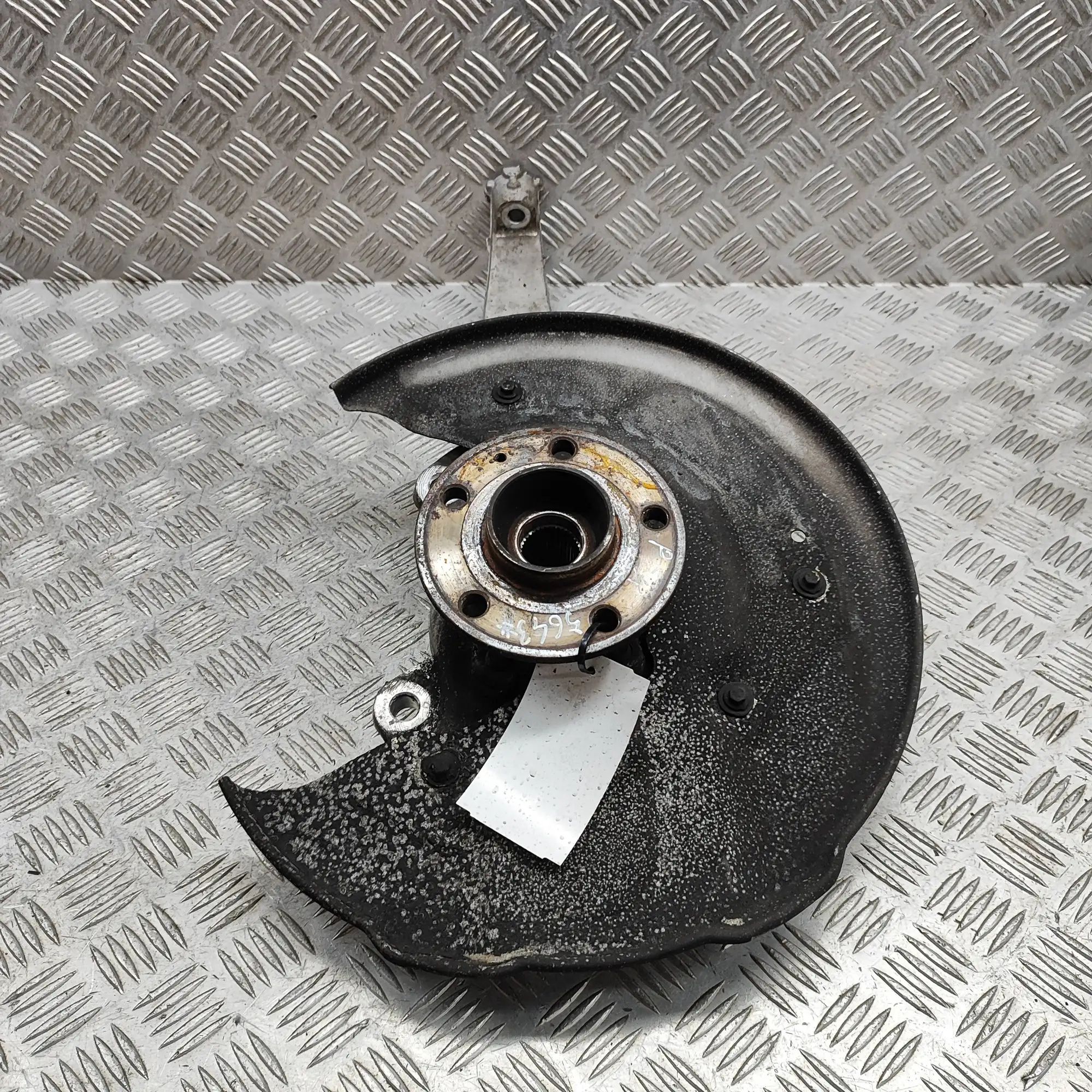 Volvo S60 Front Left Wheel Hub 31476315 Front Left Wheel Hub VOLVO V60 (II 225...