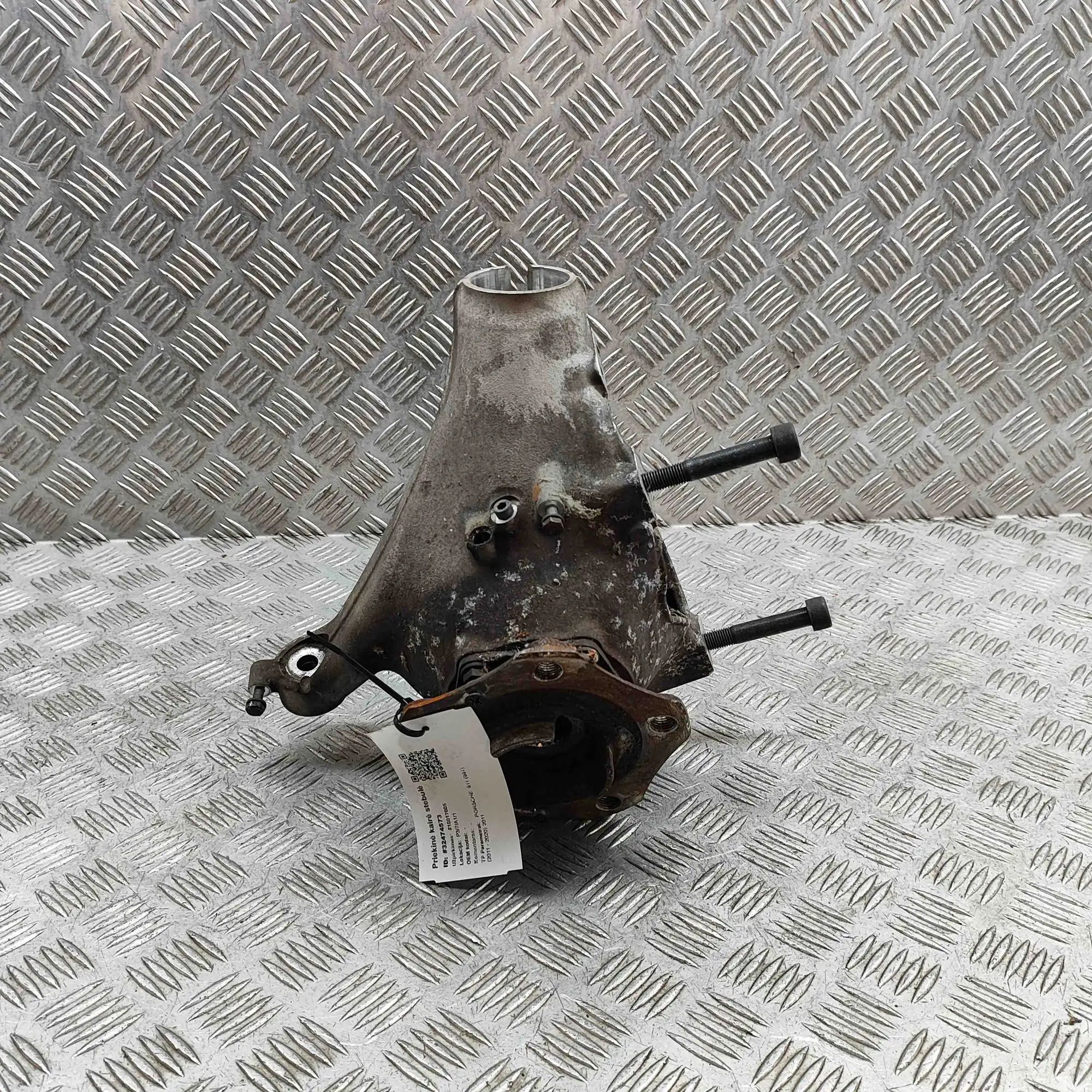 Porsche 911 (991) Front Left Wheel Hub 99134165705 Front Left Wheel Hub PORSCHE 911 (9...