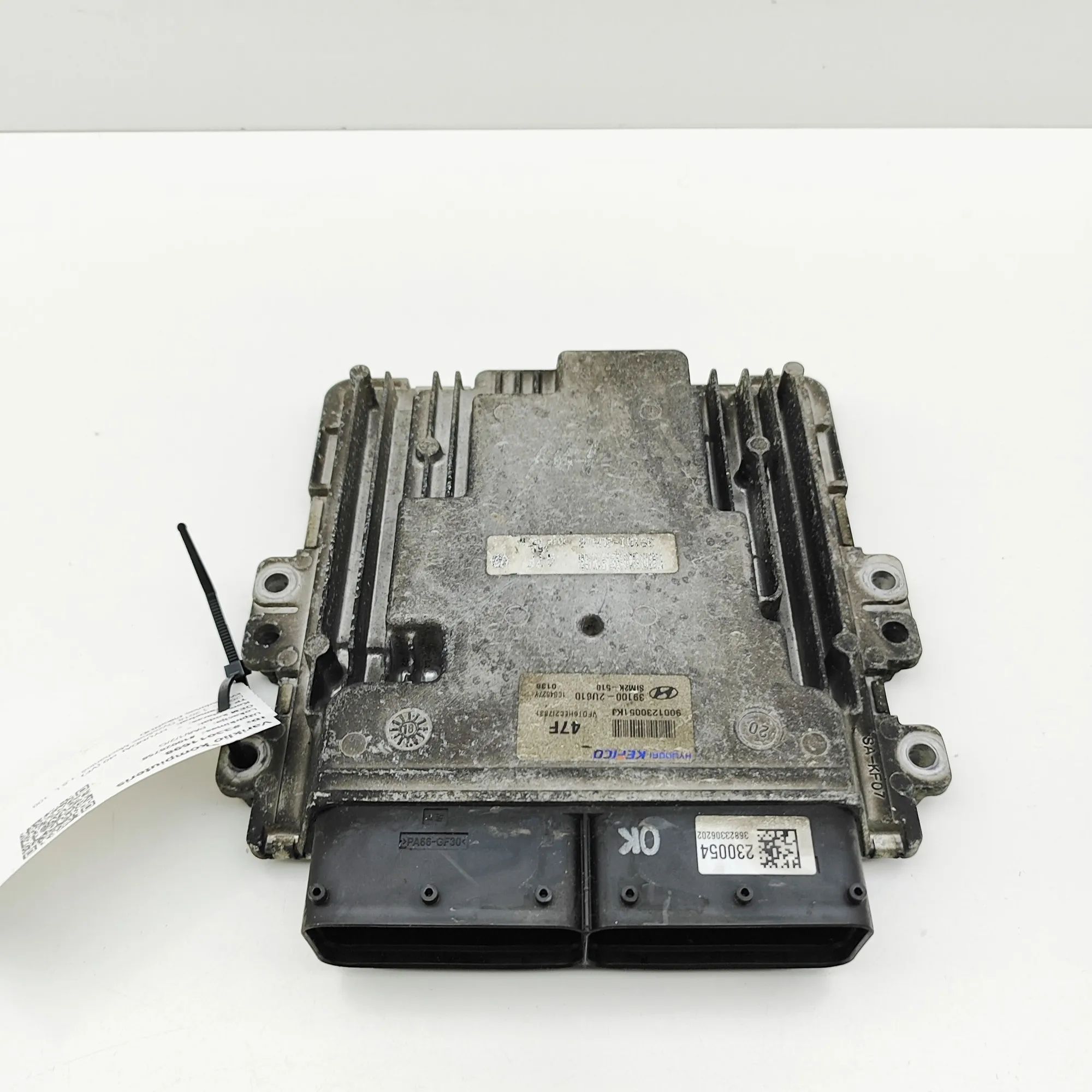 Hyundai i40 Engine Control Unit 9001230051KJ, 39100-2U610 Engine Control Unit H...