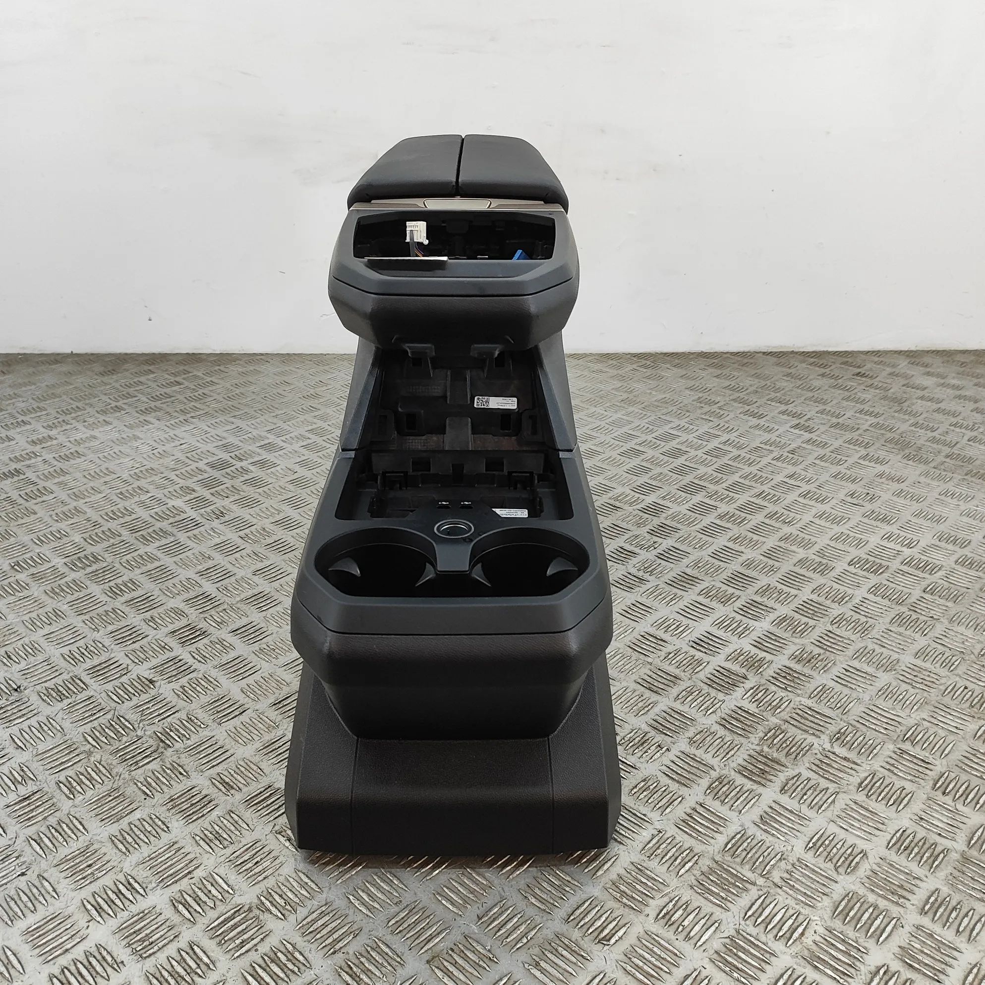 BMW iX (I20) center console 9490613, 5A38972, 5A38971 Center Console BMW IX...
