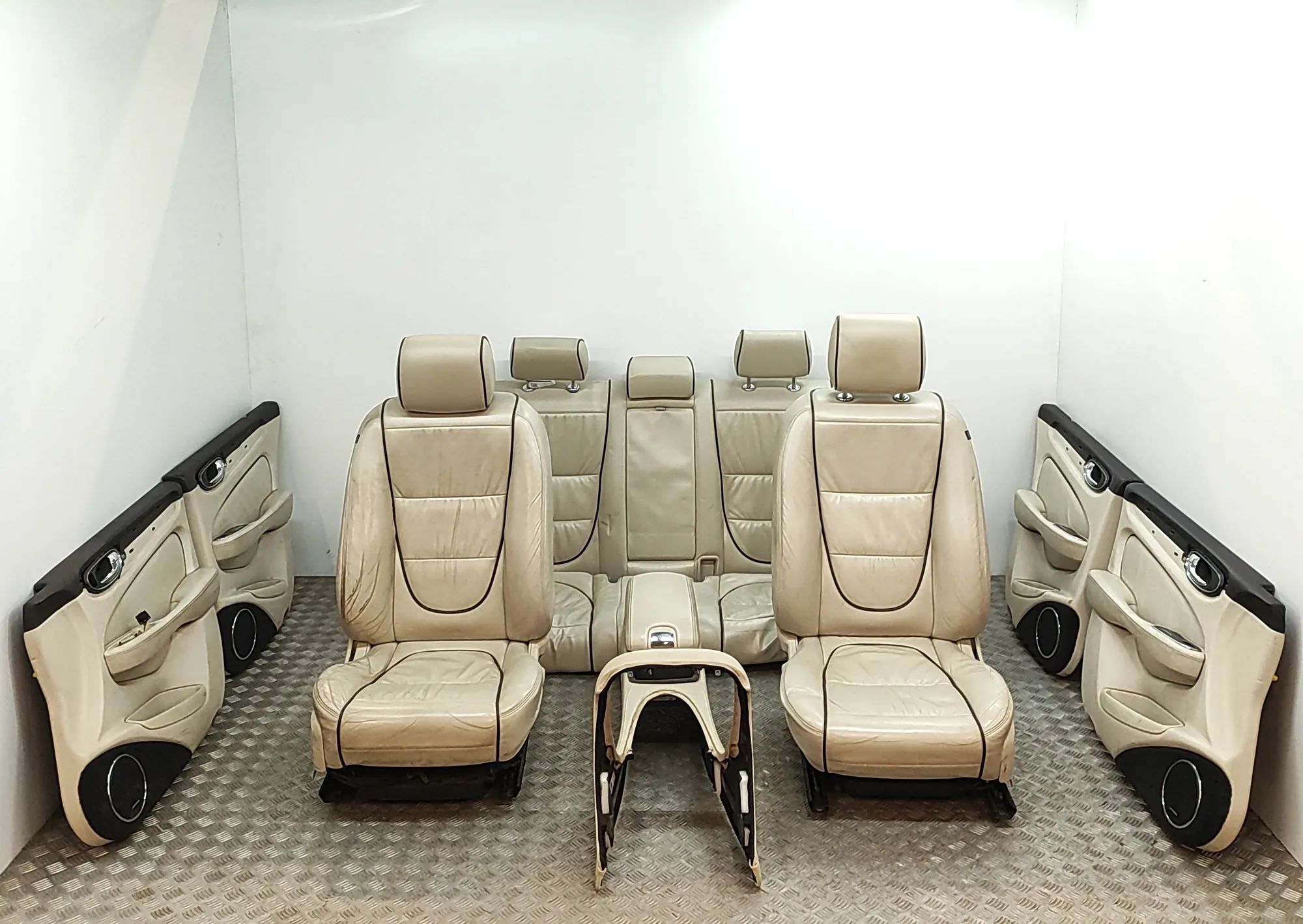 Jaguar XJ Interior Seats W/ Door Cards Kit 2W93-5423712, 2W93-F274A31, 2W93-F274A30 Interi...