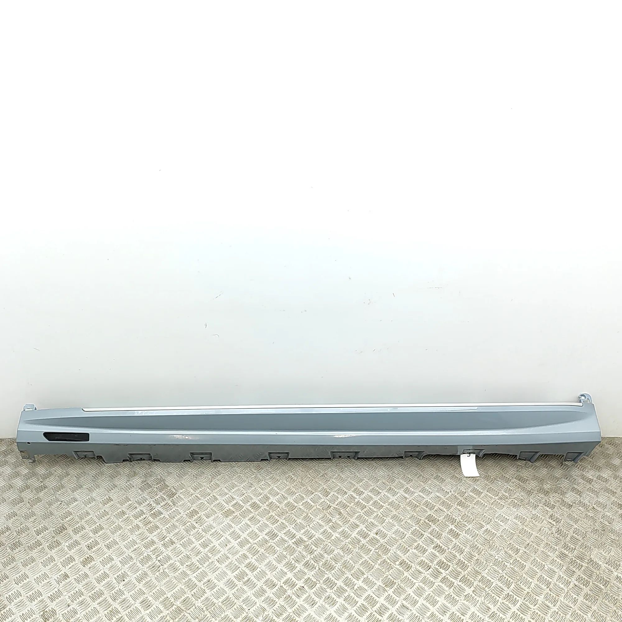 BMW X7 (G07) Left Side Plastic Sideskirt Cover 7441107 Left Side Plastic Sideskirt Cover BMW X...