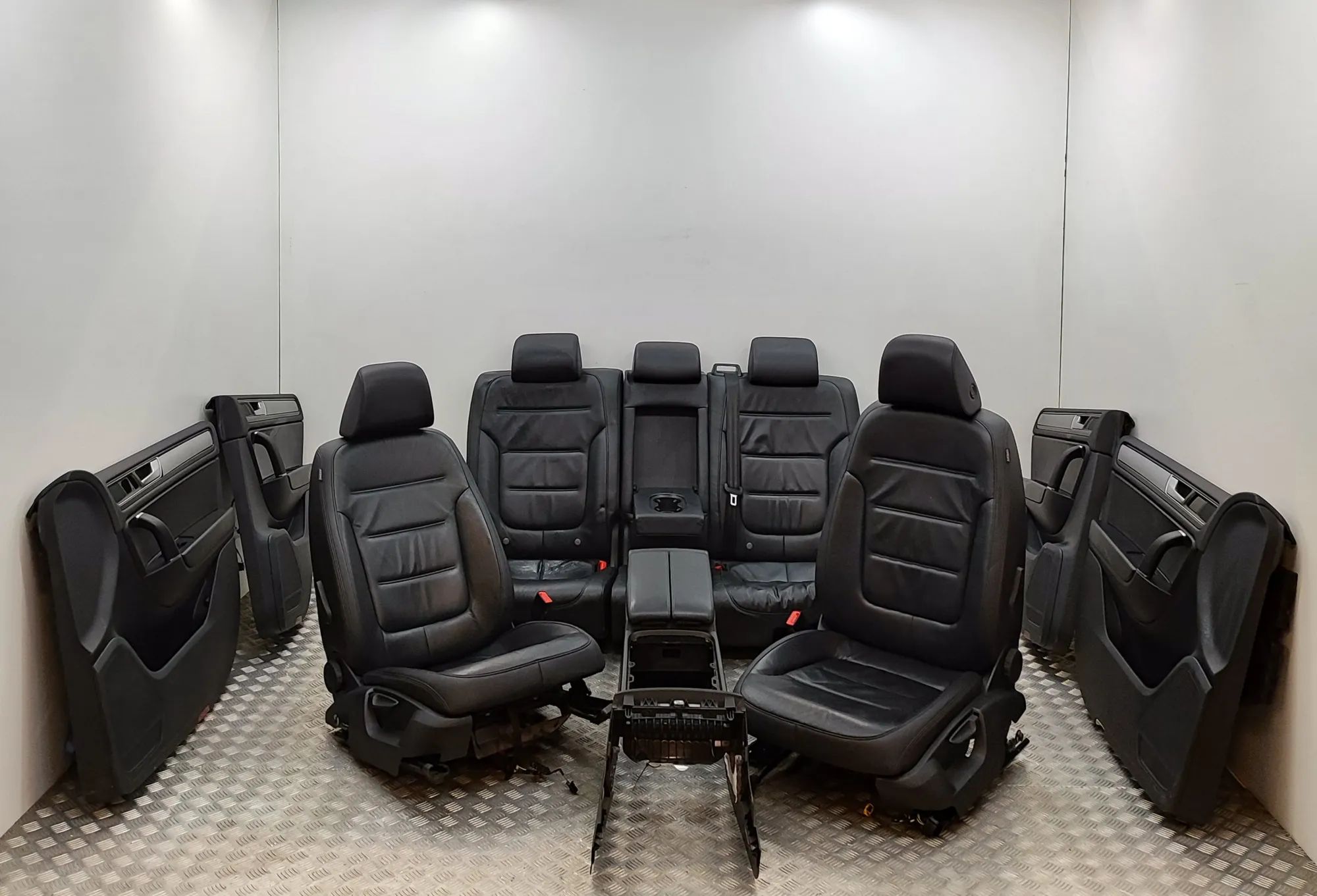 Volkswagen Touareg Interior Seats W/ Door Cards Kit 7P2867012, 7P2867011, 7P6867212, 7P6867211 Inte...