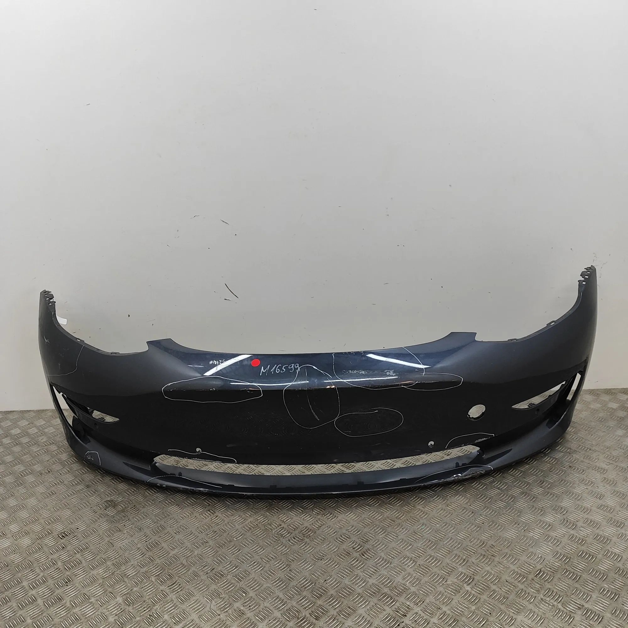 Tesla Model 3 front bumper 1084168-S0-E Front Bumper TESLA MODEL 3 (2018-....