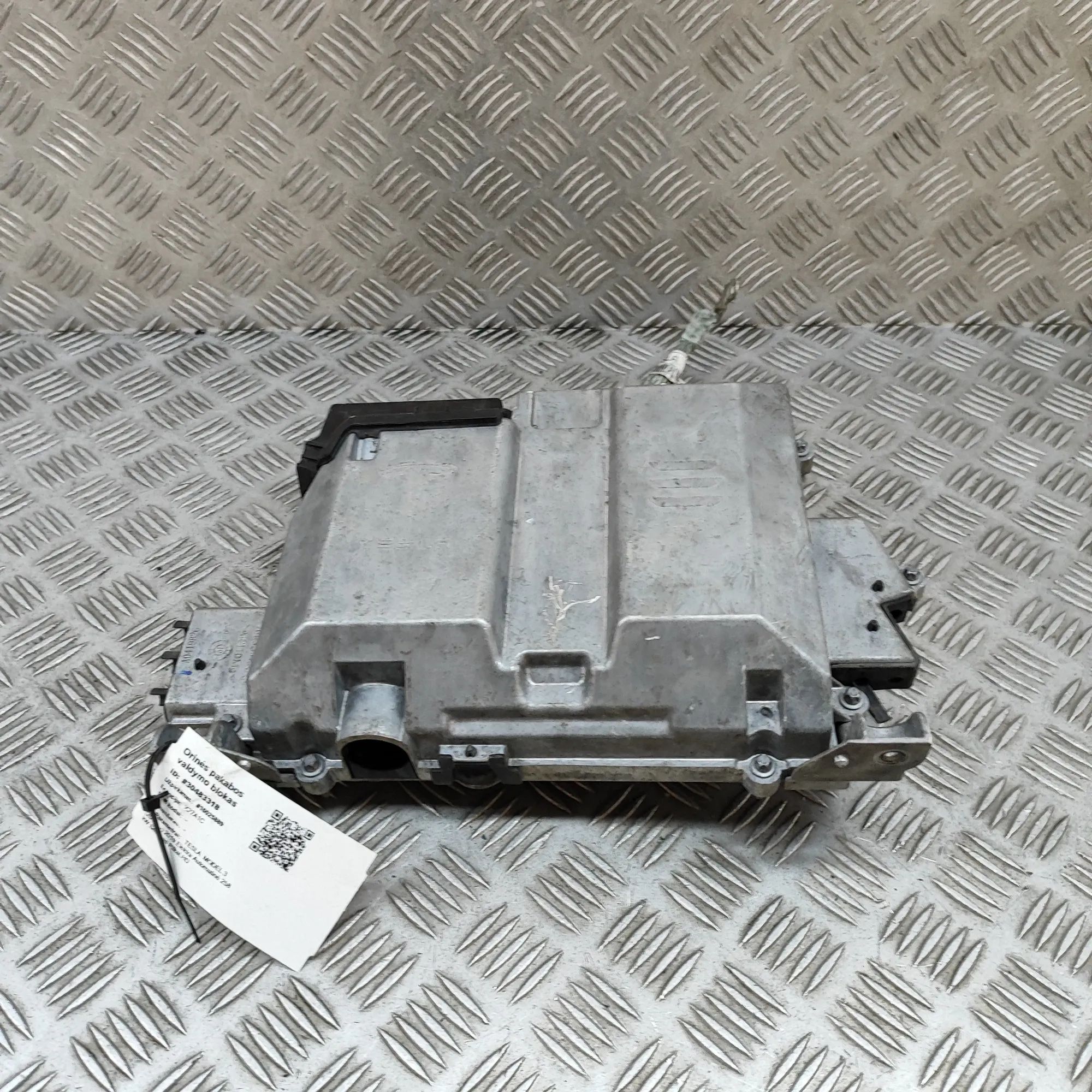 Tesla Model 3 Air Suspension Control Unit 1118182-02-H, 1112485-00-A Air Suspension Contr...