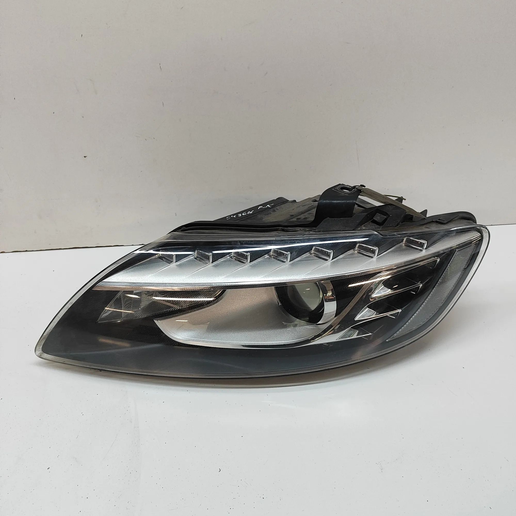 Audi Q7 (4L) Front Left Headlight Front Left Headlight AUDI Q7 (4L) (2006-2015)

...