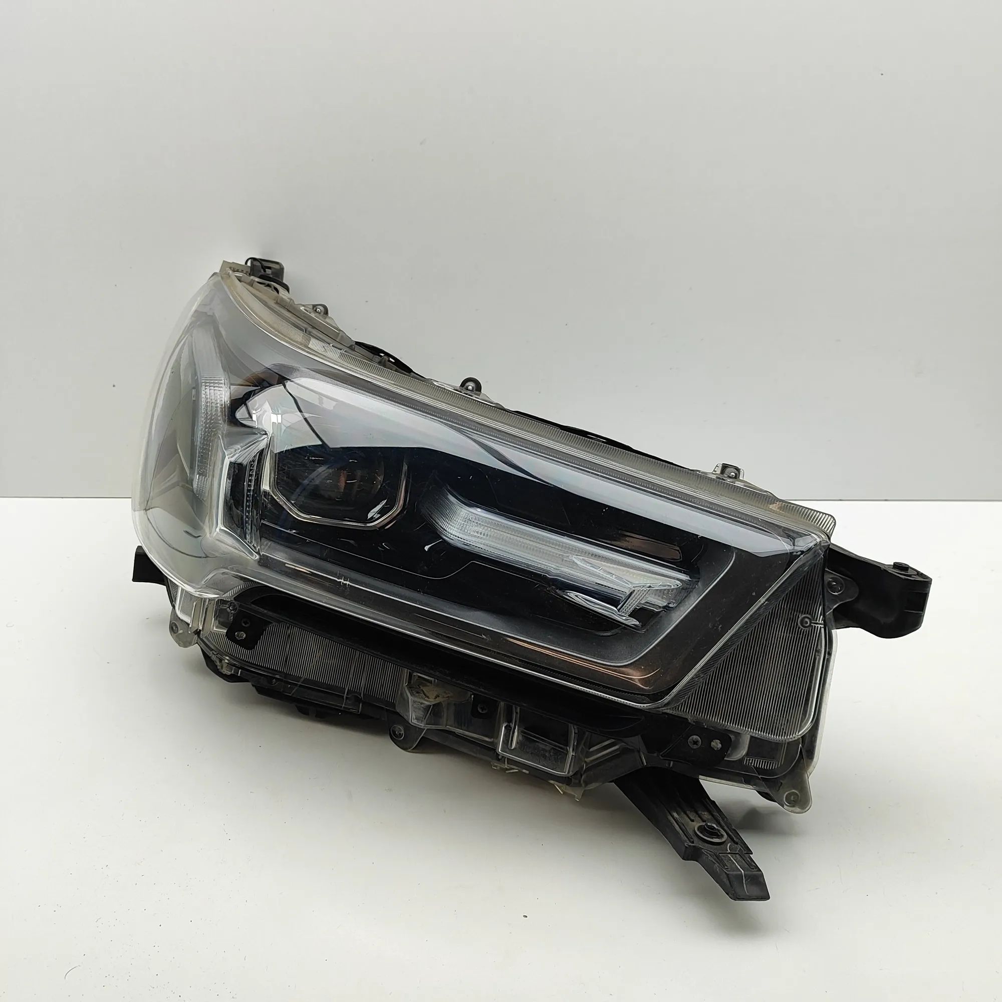 Toyota Hilux Front Right Headlight 81110YP450, 81110-YP450 Front Right Headlight T...
