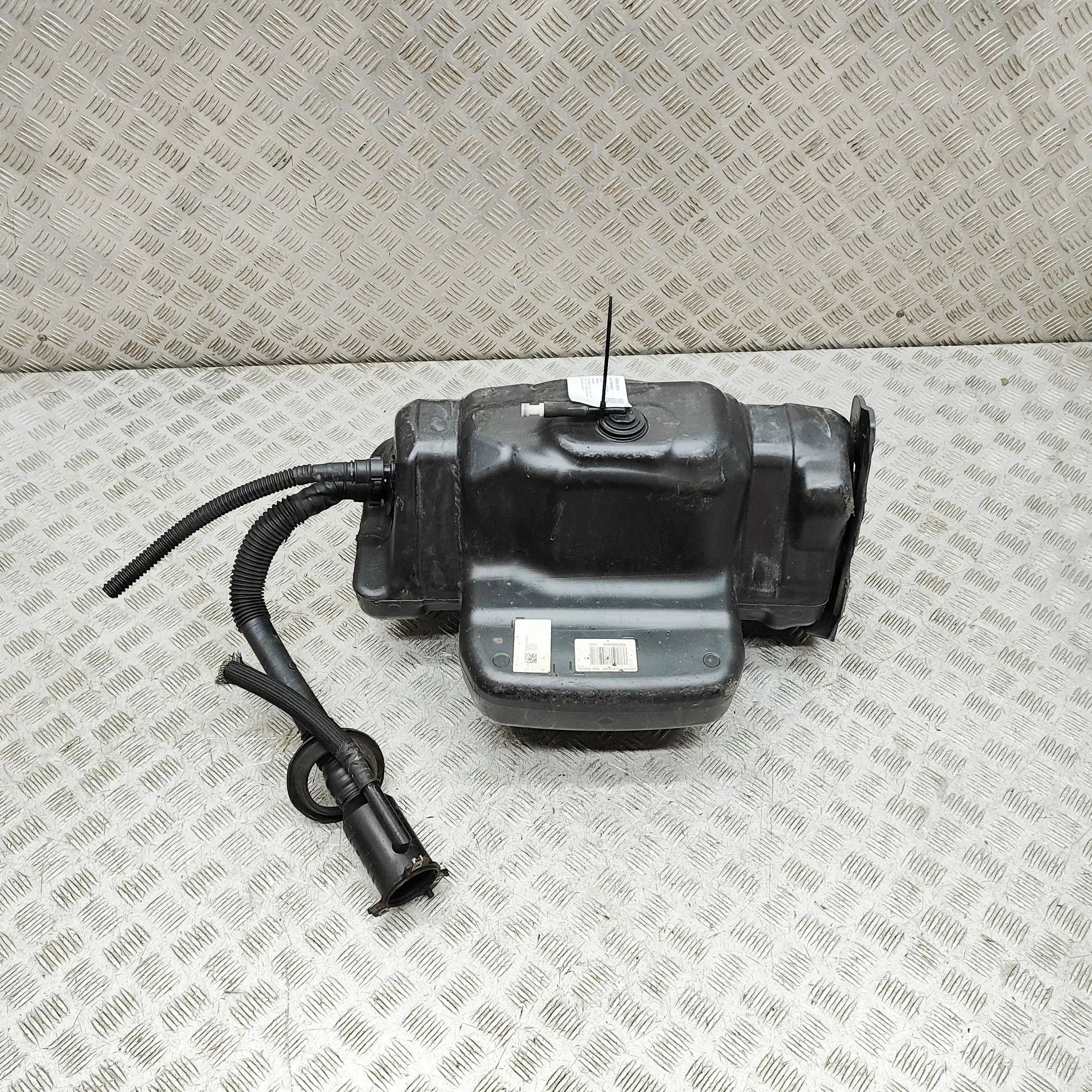 Iveco Daily Adblue tank 5802823910, 0444040064, 5802823933 AdBlue Tank ...