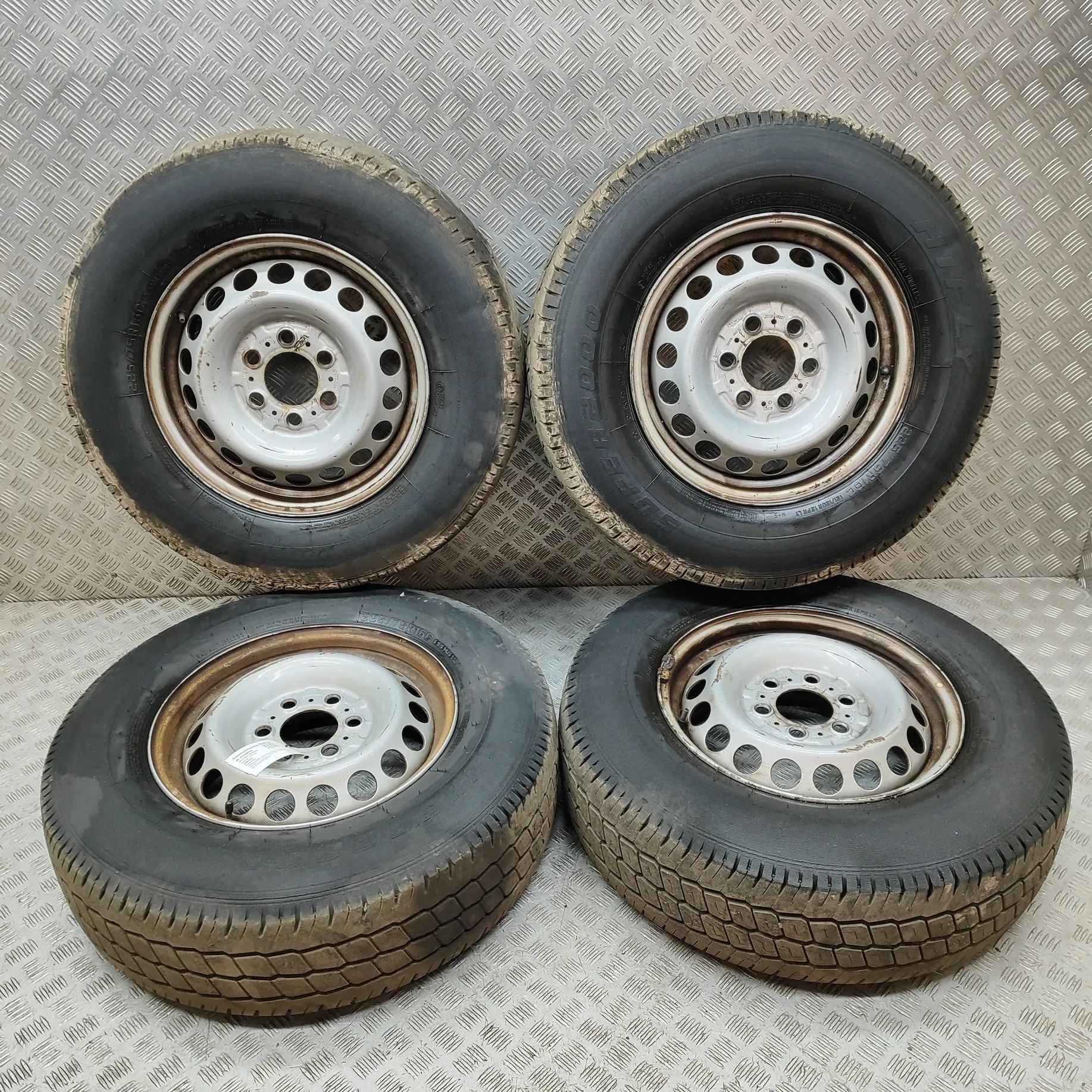 Mercedes-Benz Sprinter (W907 / W910)  Alloy Wheel Set A9104011300 Alloy Wheel Set MERCEDES-BENZ SPRIN...