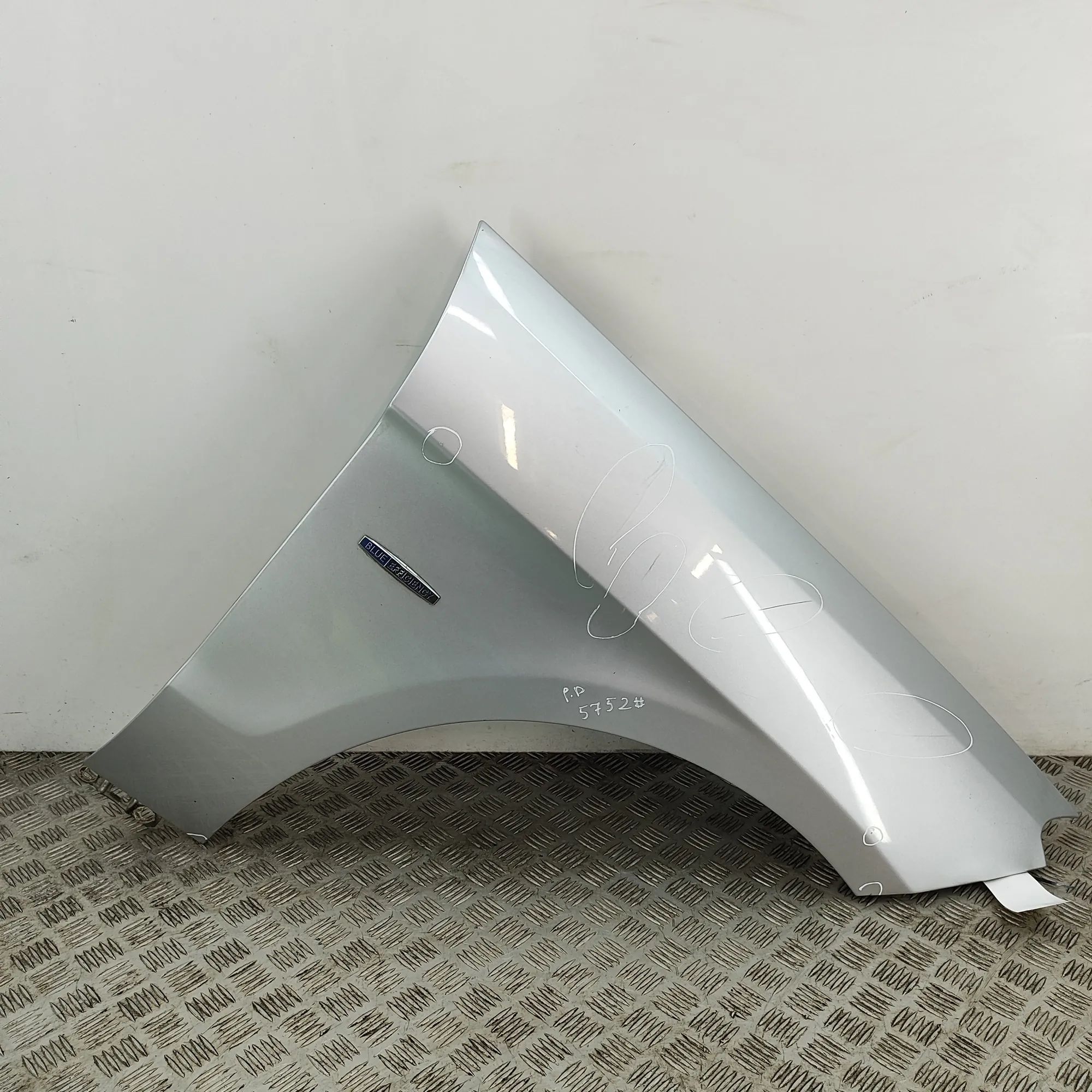 Mercedes-Benz A (W169) Front Right Fender A1668800506 Front Right Fender MERCEDES-BENZ M-...