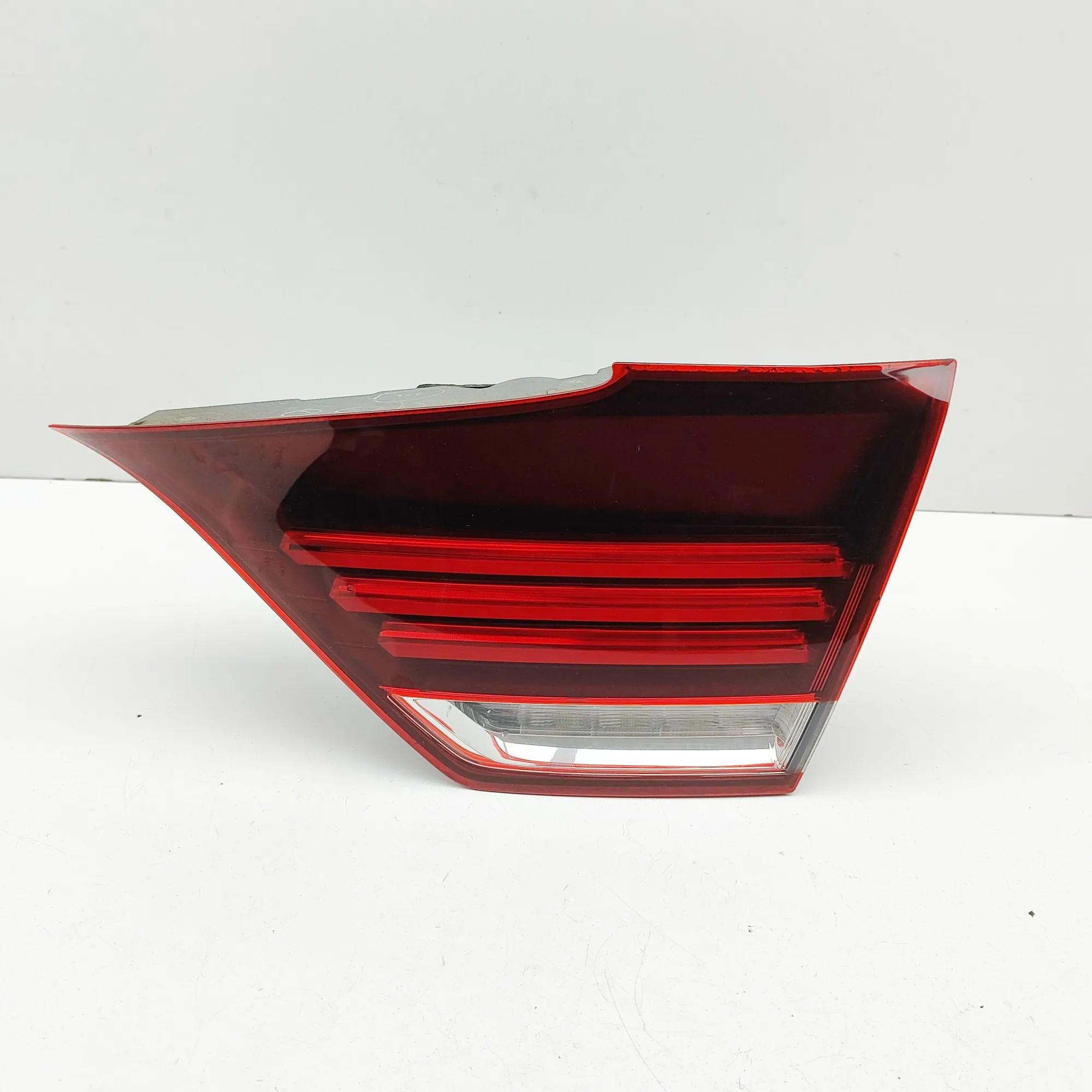 Lexus LS Right Side Tailgate Tail Light