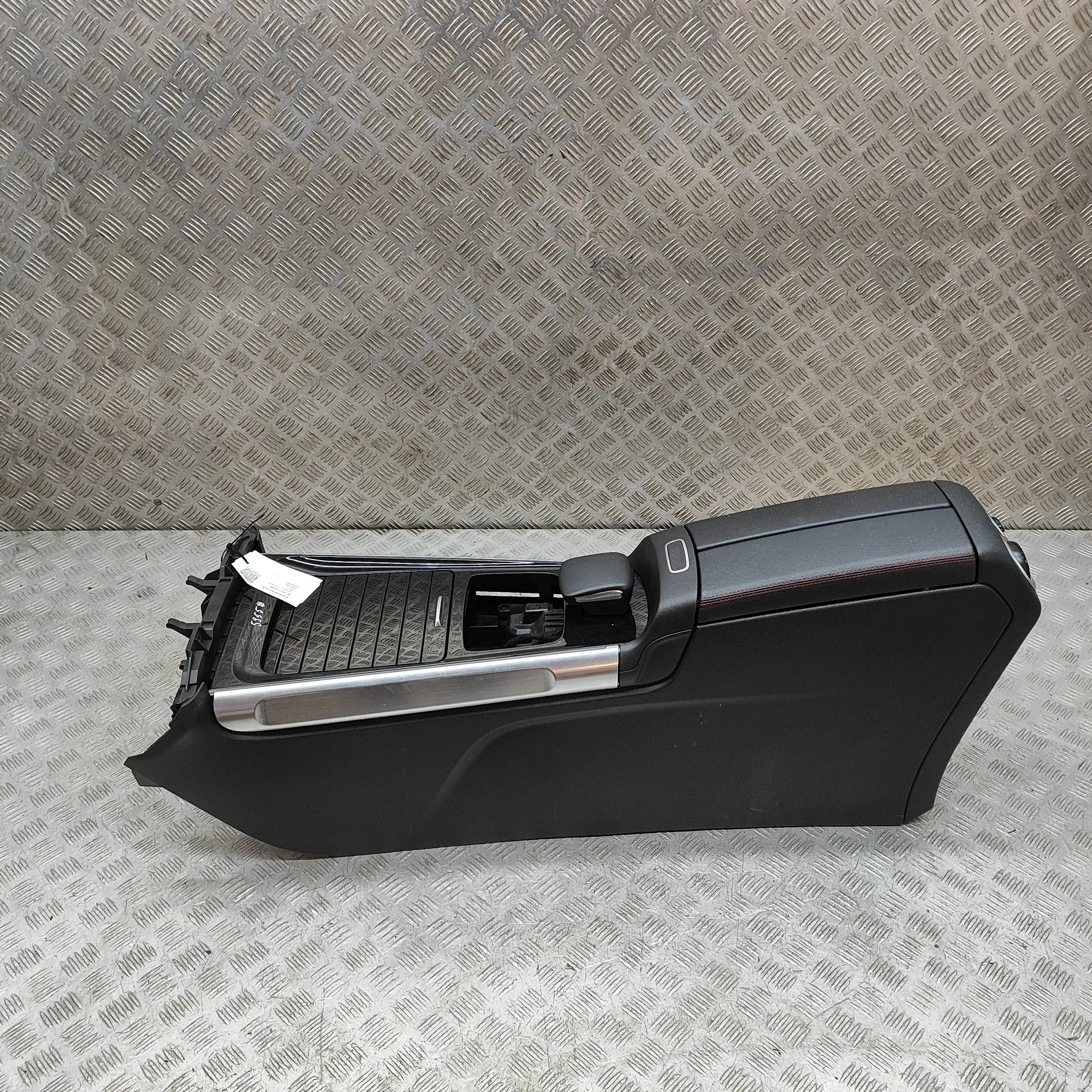 Mercedes-Benz GLB / EQB (X247) center console A2476831800, A2476830400 Center Console MERCEDE...